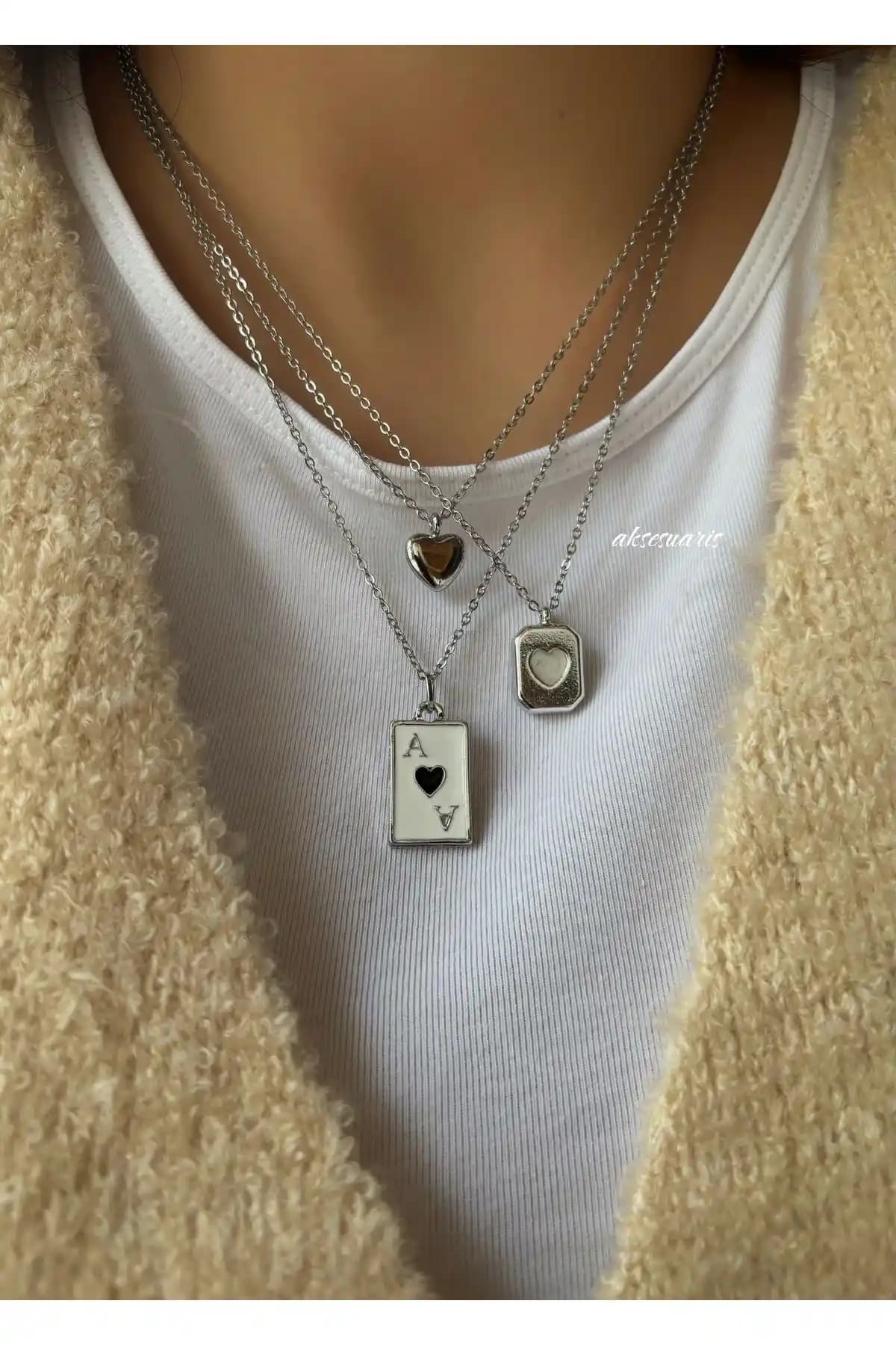 Aksesuaris 3'lü Çelik Kalpli Kolye Seti ile Metal Zincirli Choker Karşılaştırması