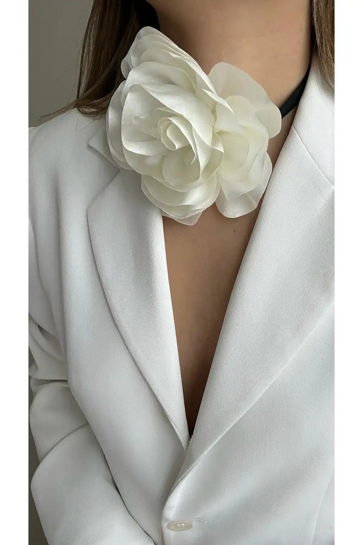 Âlâ Atelier Bağcıklı Kumaş Çiçek Choker Kolye Kadınlar İçin Zarif ve Romantik Aksesuar
