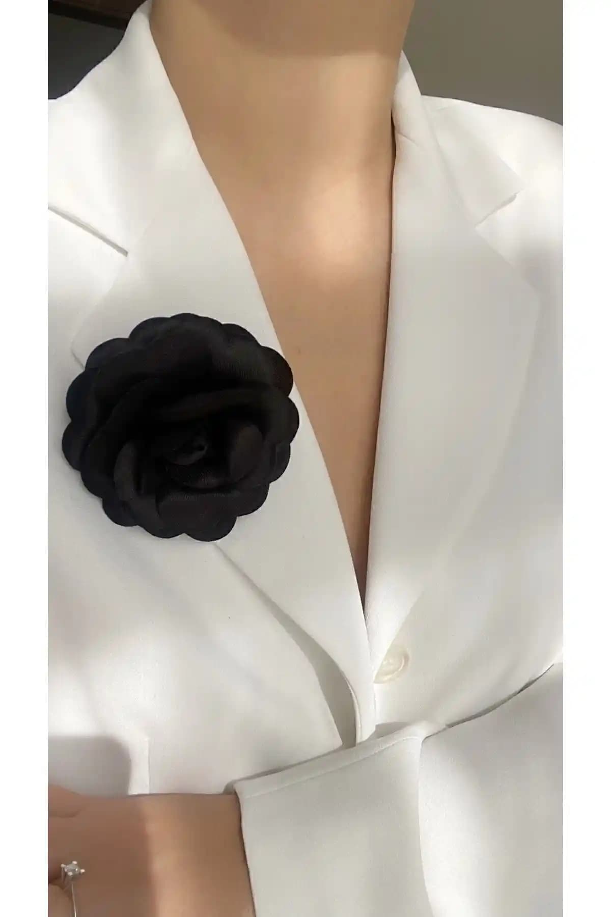 Alâ Atelier Iğneli Kumaş Çiçek Broş Gül Motifleri ile Zarif Takı Seçenekleri