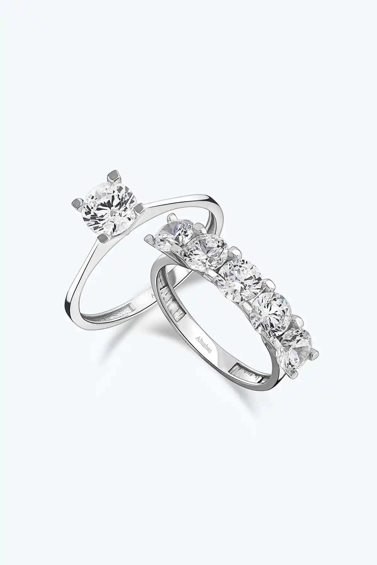 Altınbaş Beyaz Altın Tektaş ve Beştaş Yüzükleri Şıklık ve Kalitenin Sembolü