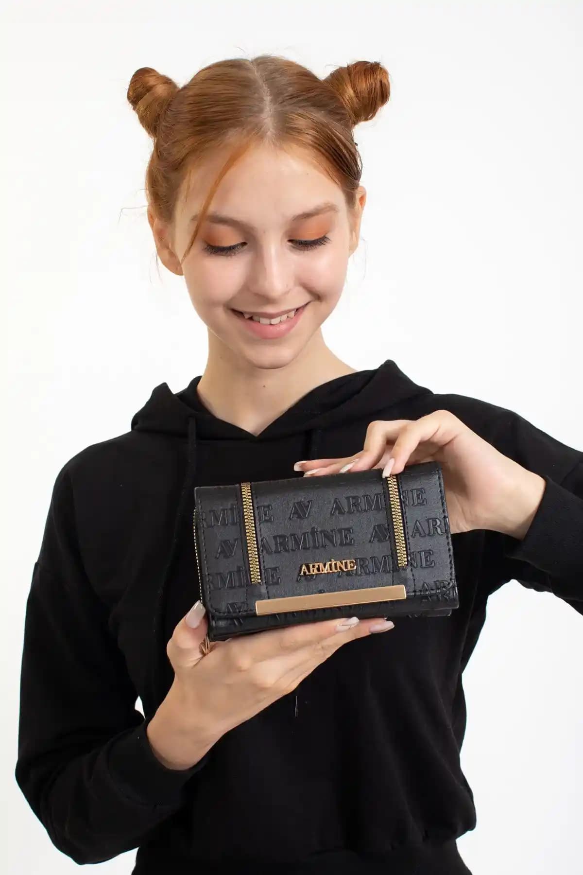 Armine C16 Cüzdan: Şıklık ve Fonksiyonellik Sunan Modern ve Dayanıklı Tasarım