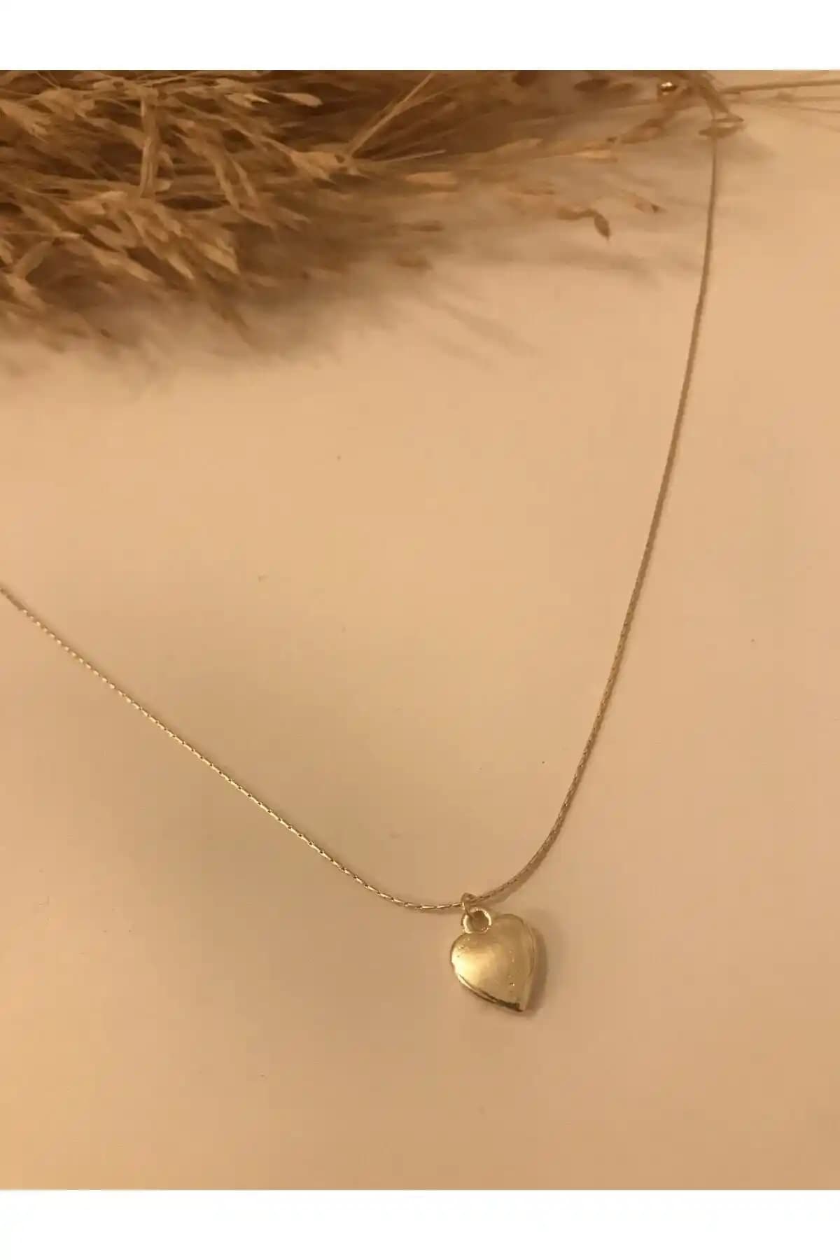 Asia Chic Asia Leuvoie Minimal Kalp Kolye Şıklık ve Dayanıklılığı Bir Arada Sunuyor