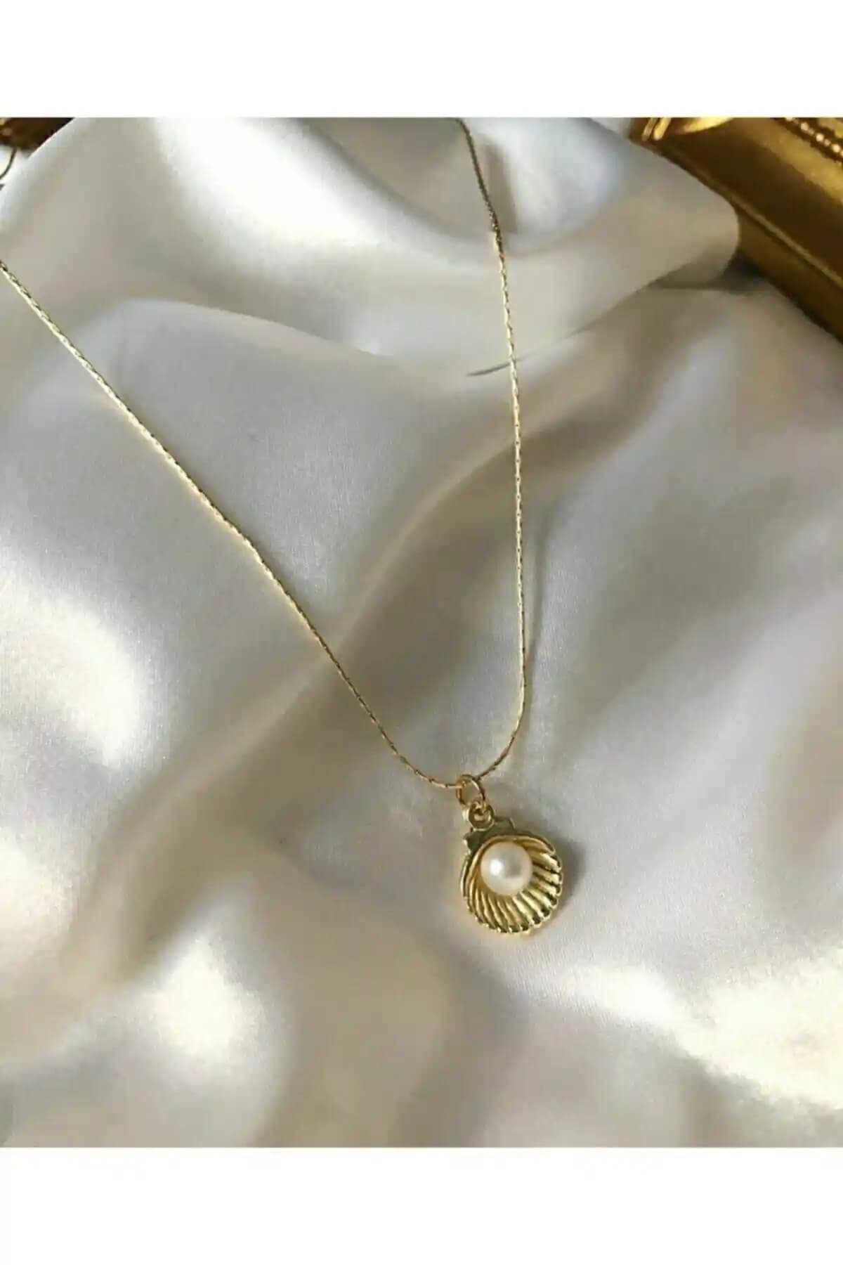 Asia Chic Incili Deniz Kabuğu Kolye: Doğal Zarafet ve Modern Tasarımın Buluşması