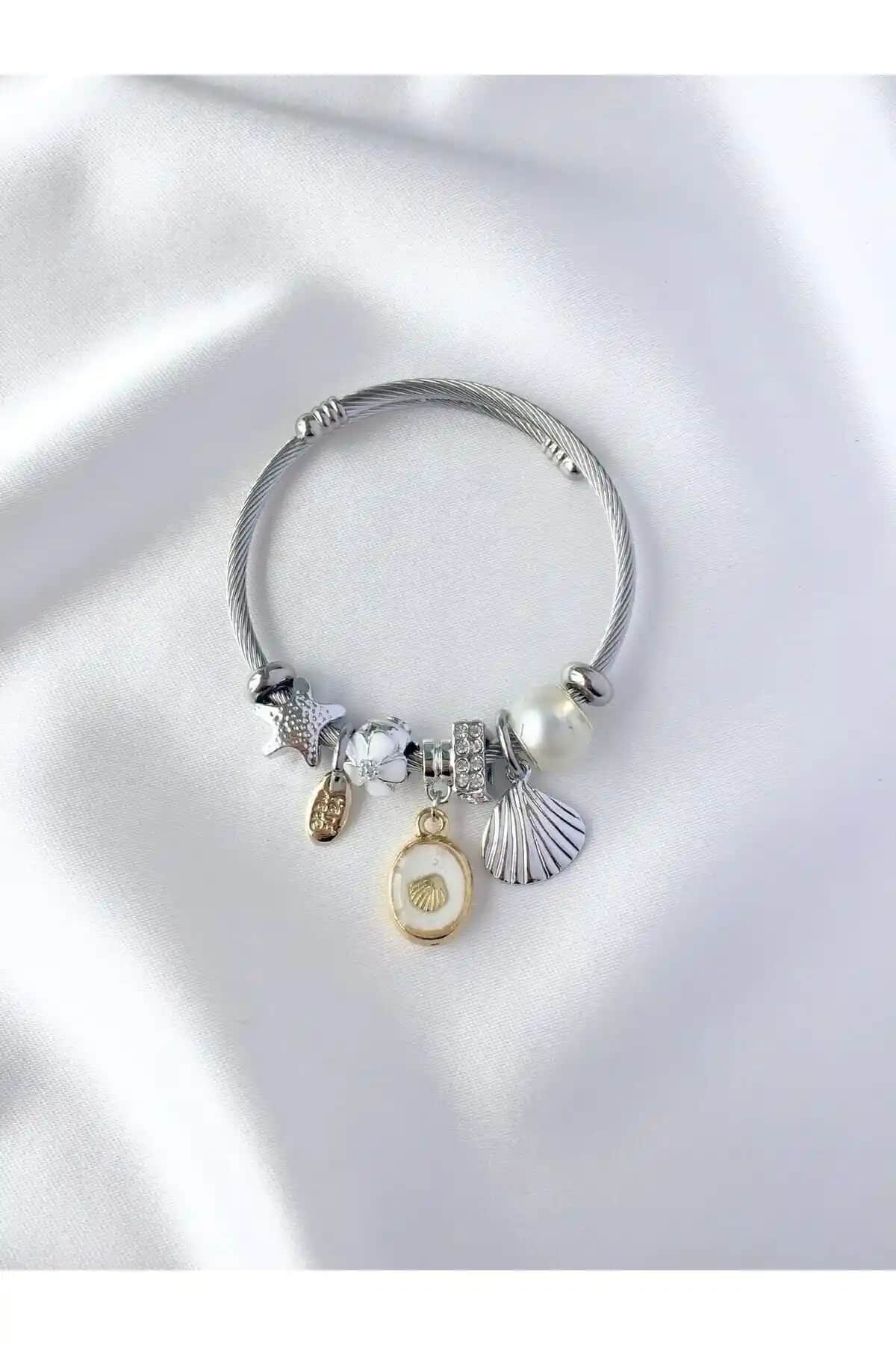 Aurora Jewelry Deniz Kabuklu Çelik Charmlı Bileklik: Dayanıklı ve Şık Takı Seçenekleri