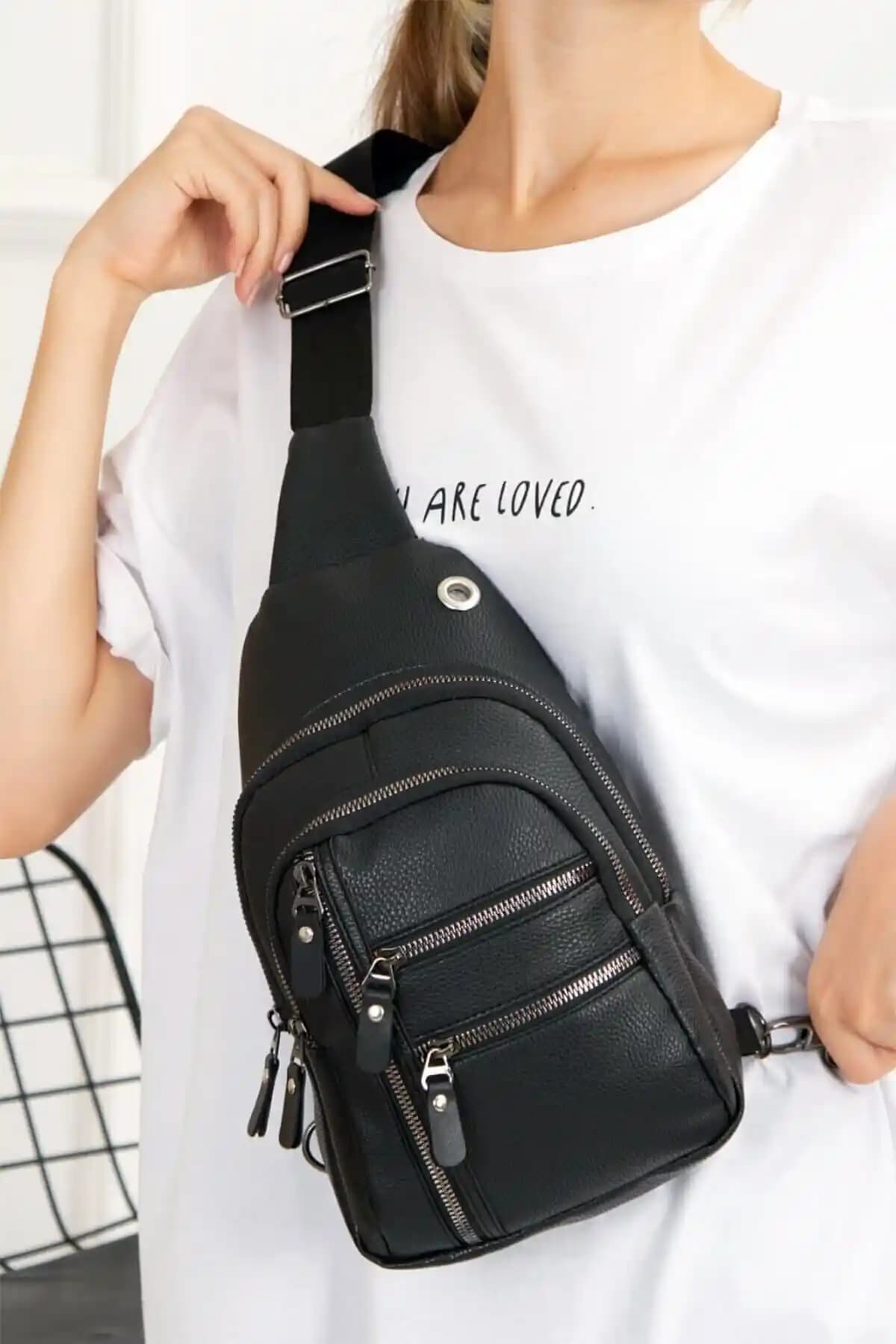 Av A Dos Deri Çapraz Askılı Çanta ve SEVENTEEN 8 Gözlü Su Geçirmez Bady Bag Karşılaştırması