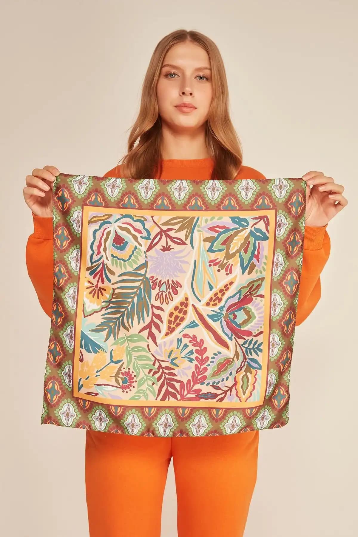 Axesoire 13943 Etnik Desenli Safran Bandana Fular: Çok Yönlü ve Canlı Renkli Aksesuar