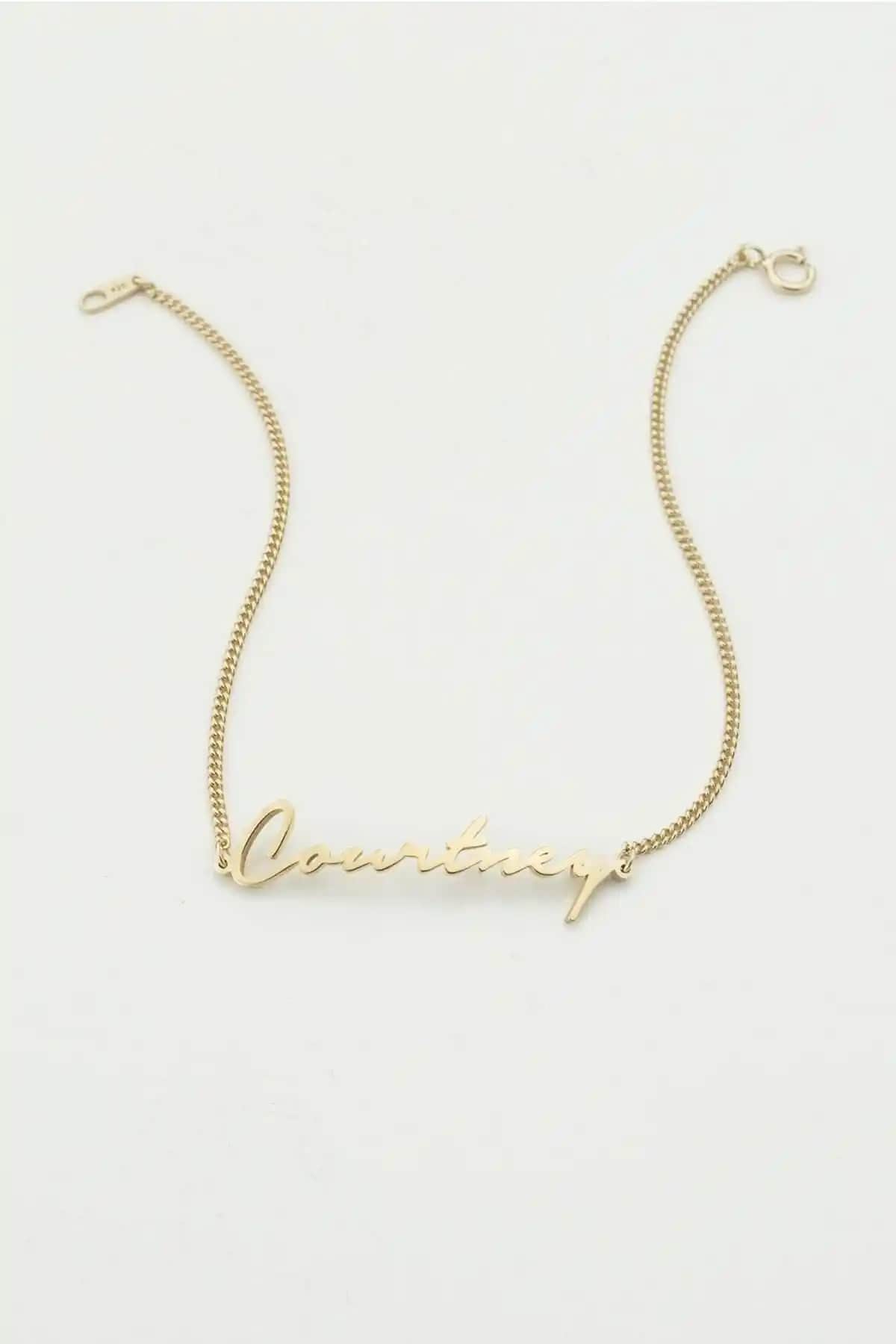 Ayvar El Yazısı İle İsimli Bileklik: Kişisel Tarzınızı Yansıtan Zarif Takı Seçeneği