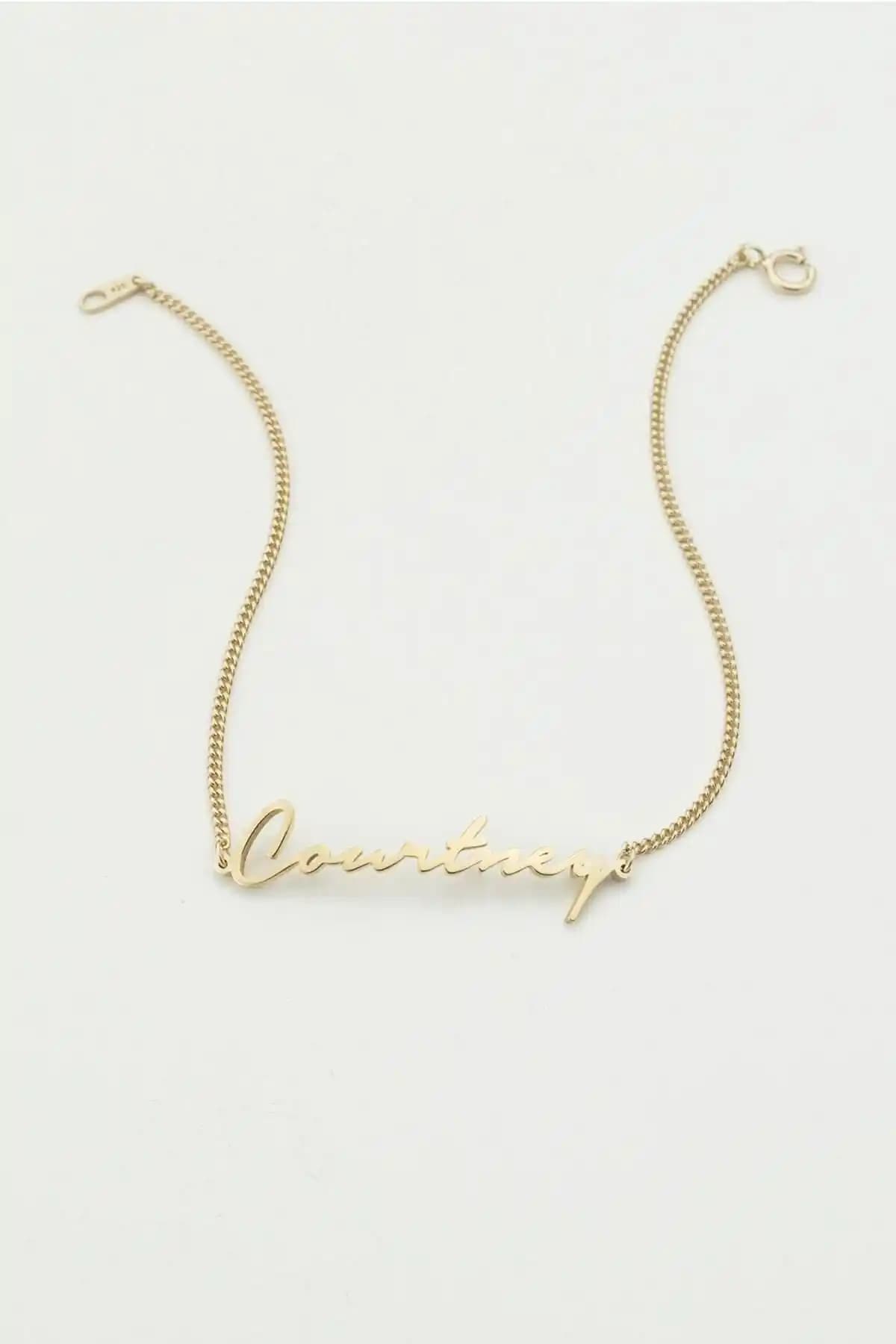 Ayvar El Yazısı İle İsimli Bileklik: Kişisel Tarzınızı Yansıtan Zarif Takı Seçeneği