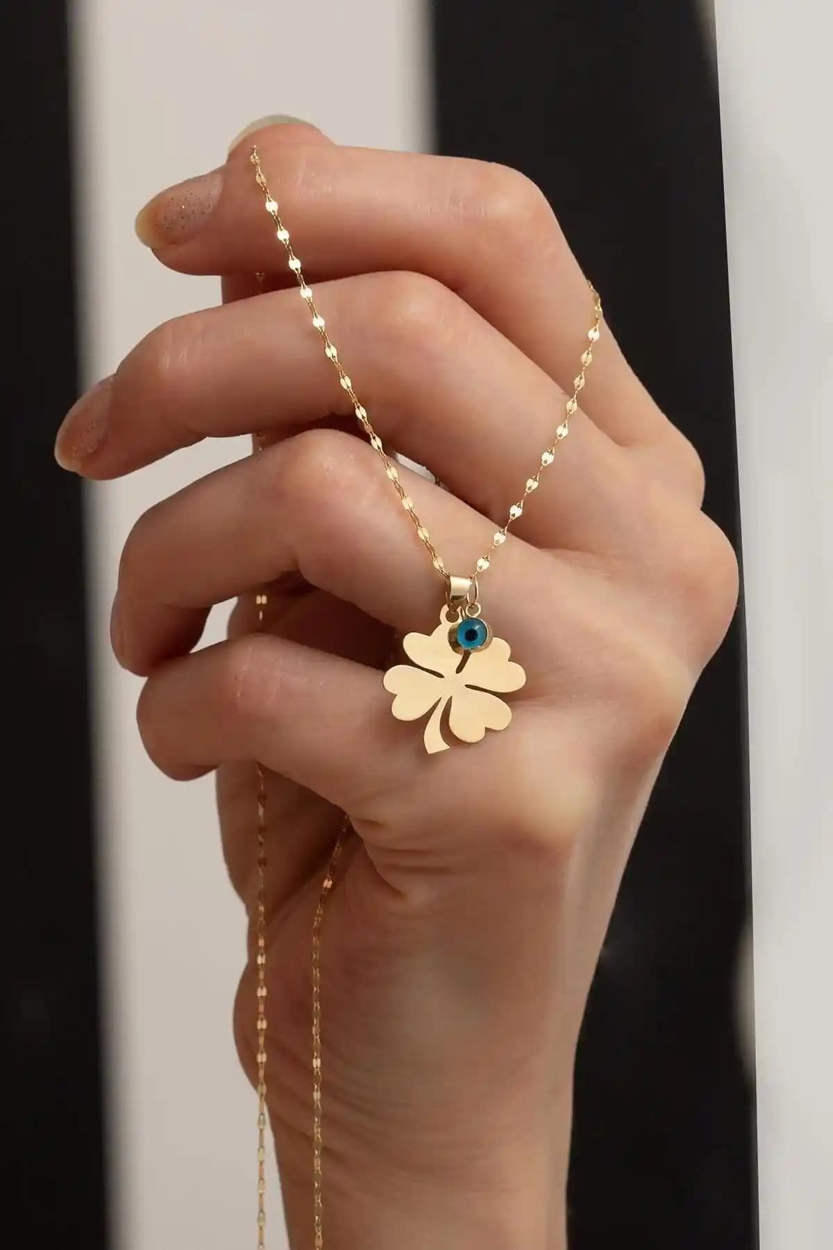 Bayar Gold 14 Ayar Altın Gözlü Yonca Kolye: Şıklık ve Kalitenin Buluşması