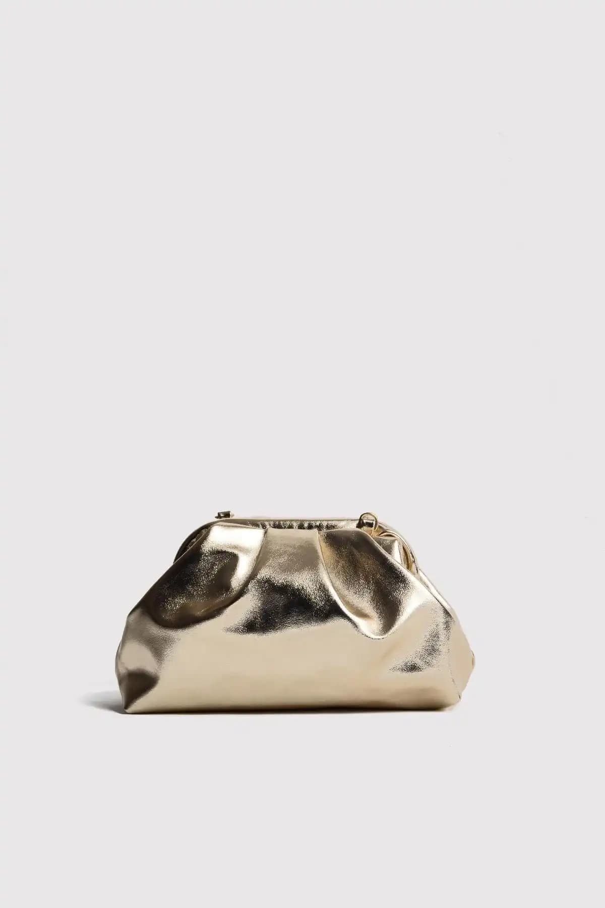 Berlesi Gold Metalik Deri ve Siyah Saten Kadın Clutch Çantalarının Karşılaştırması 1