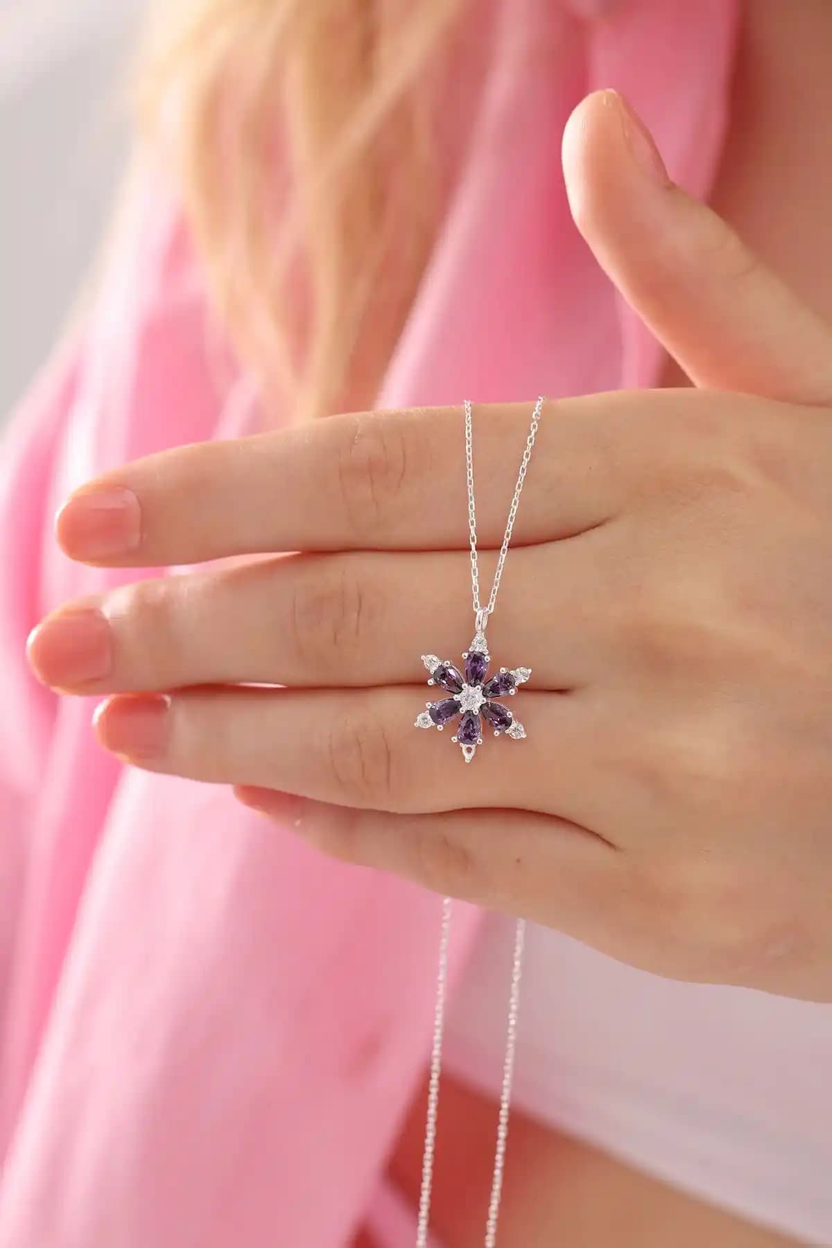 Bilsen Store Güç Kolyesi Karşılaştırması: Ametist ve Lotus Çiçeği Tasarımları