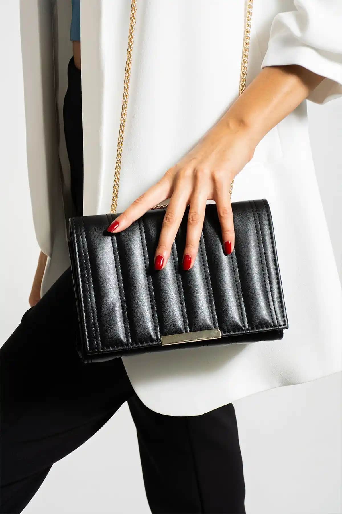 Butikbatii ve İAMBTŞY Kadın Çantaları Karşılaştırması: Özellikler ve Kullanıcı Yorumları