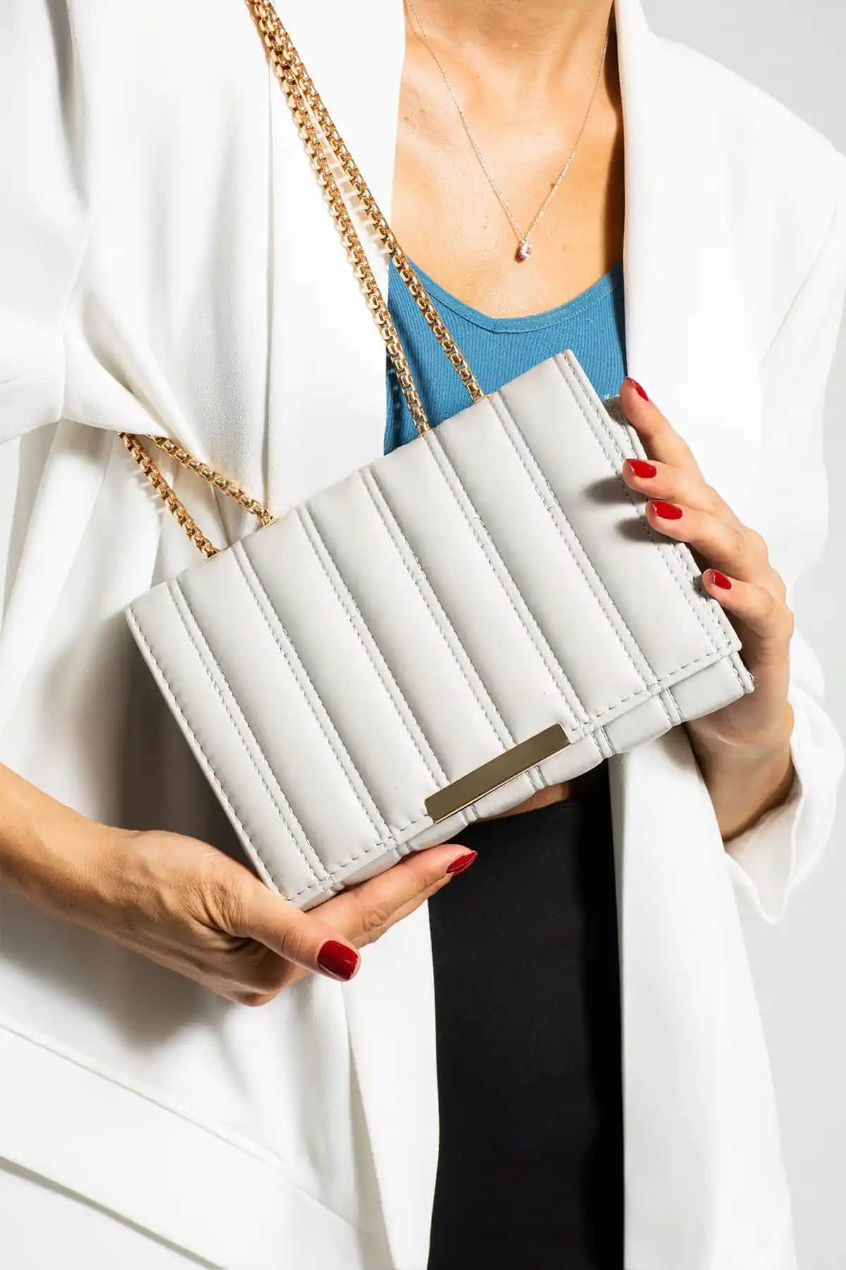 Butikbatii Zincir Askılı Mıknatıslı Omuz ve El Çantası - Şık ve Pratik Tasarım