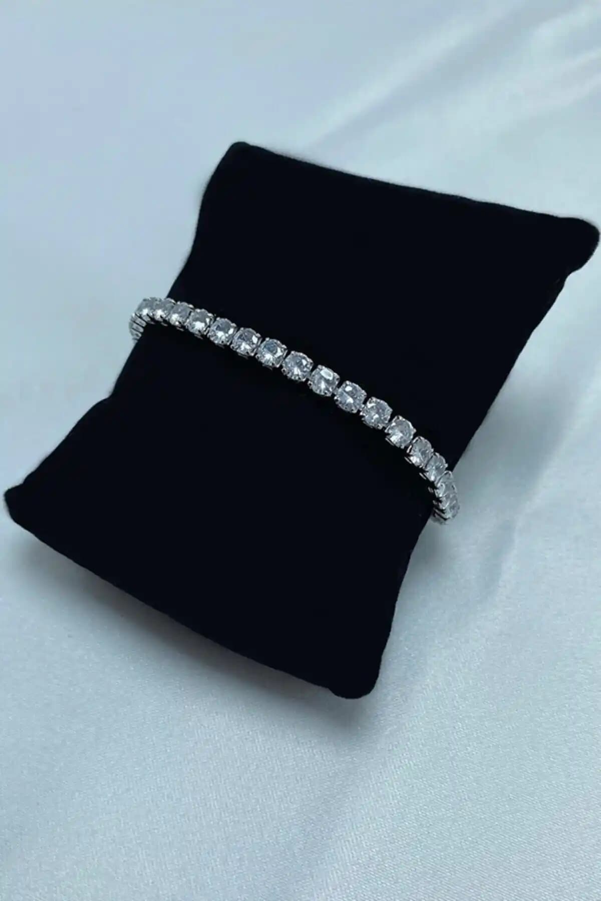 CAXBERN Kadın Gümüş Su Yolu Taşlı Ayarlanabilir Bileklik Şıklık ve Kalitenin Buluşması