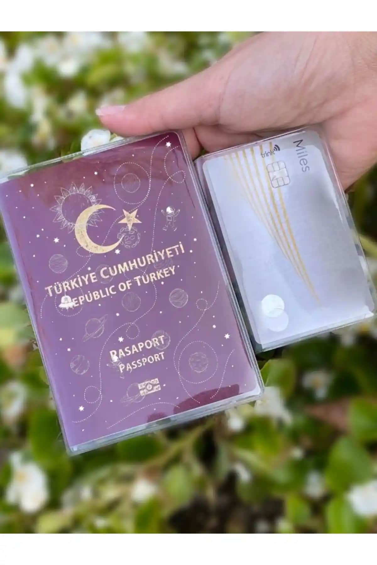 Cekuonline Planet Desenli Pasaport Kılıfı Şıklık ve Fonksiyonellik Bir Arada