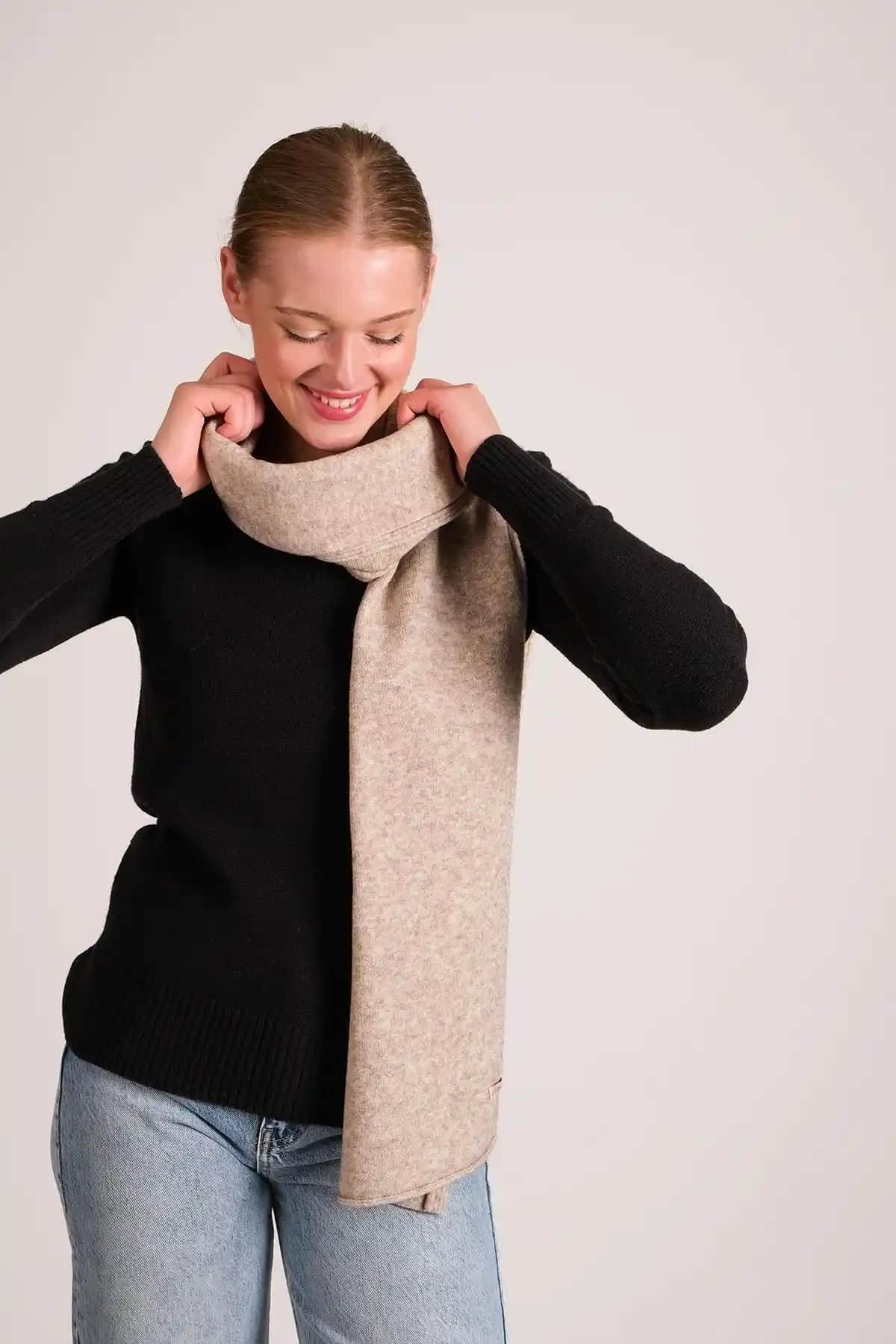 CHUBA Kadın Atkıları Karşılaştırması: Melanj ve Saç Örgü Tasarımların Özellikleri