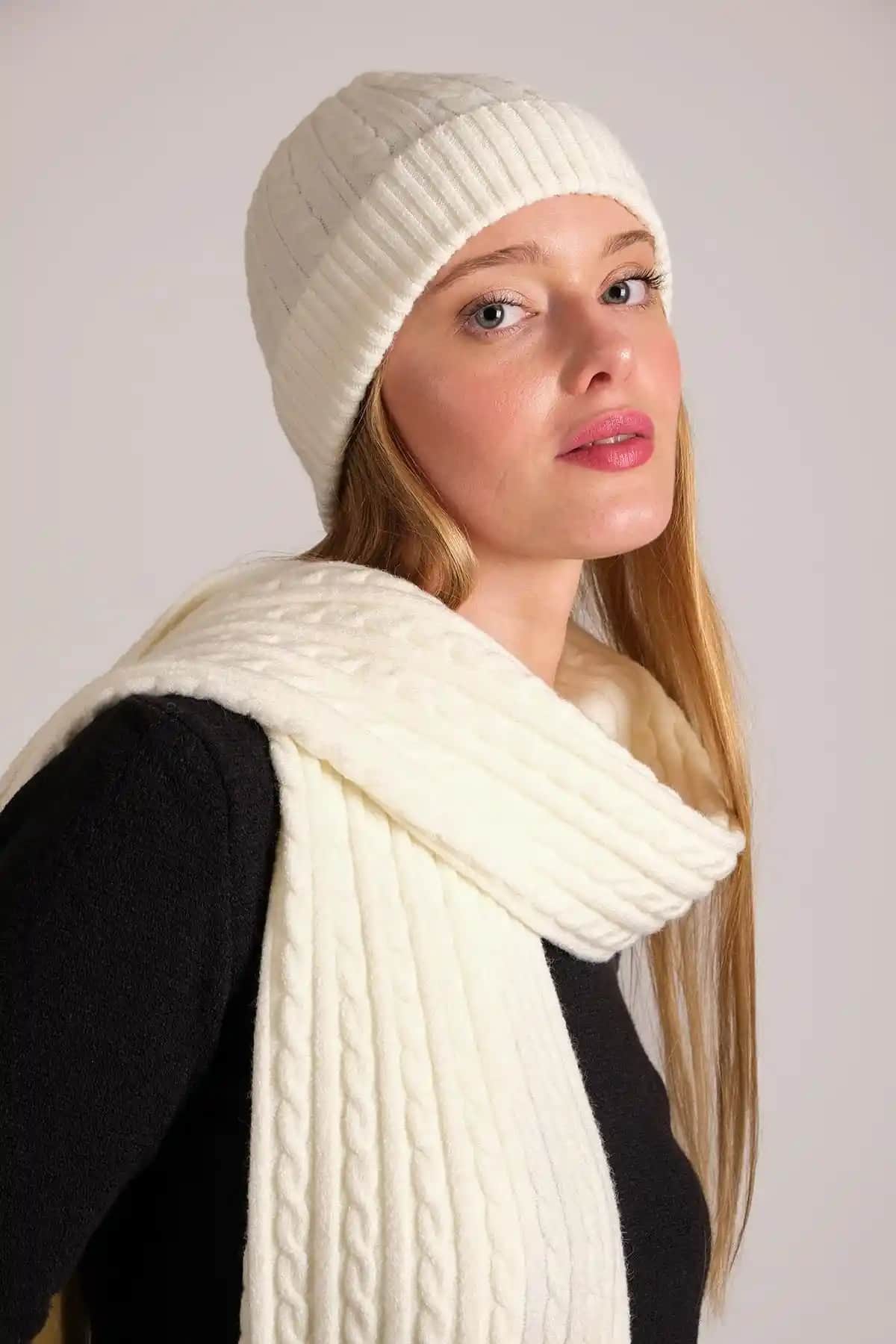 CHUBA Kadın Saç Örgü Atkı ve Bere Takımı Karşılaştırması ve Özellikleri