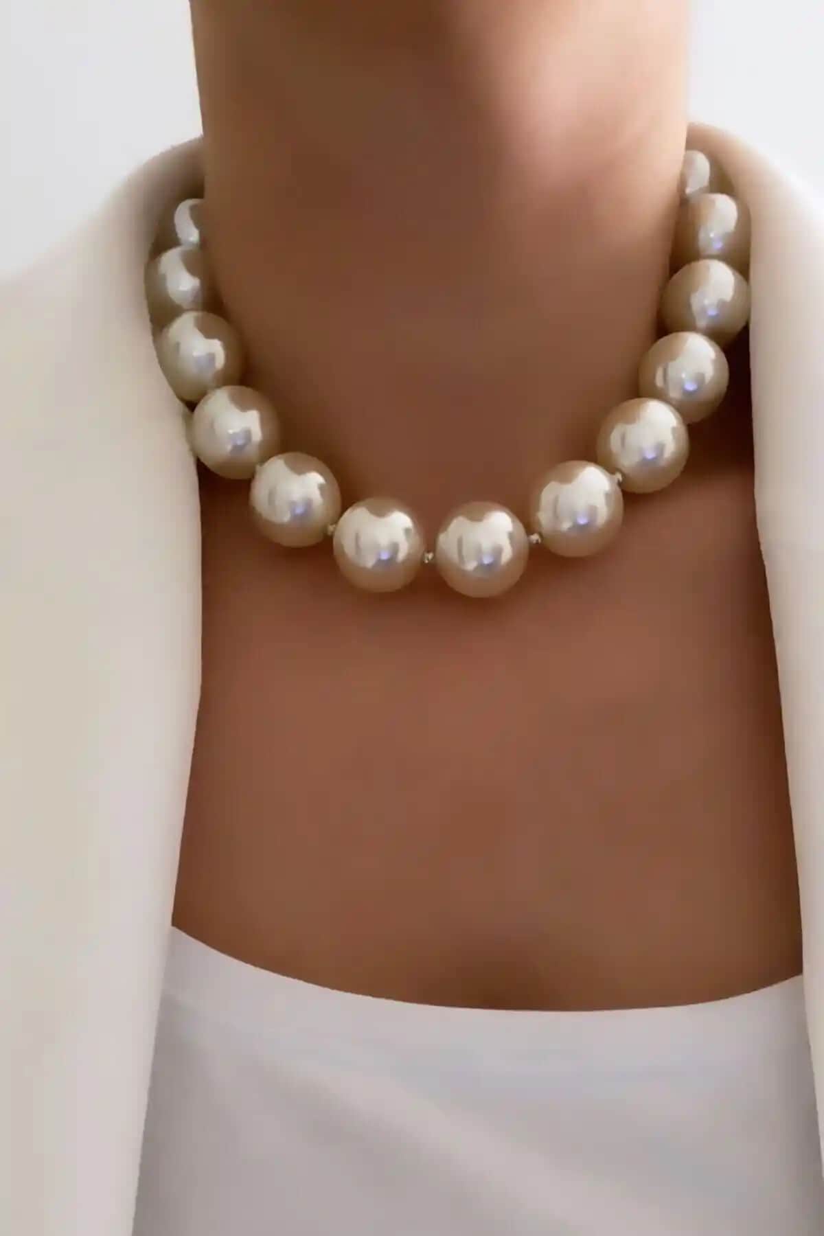 Clare's Store Büyük İnci Choker: Zarif ve Modern Kadın Aksesuarı