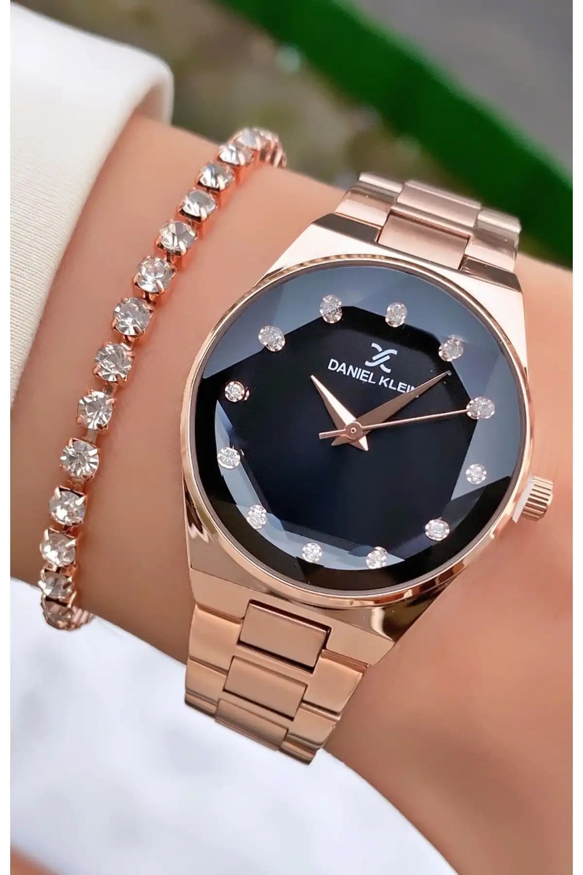 Daniel Klein Kadın Saatleri Karşılaştırması: Rose Gold ve Renkli Tasarımlar 1