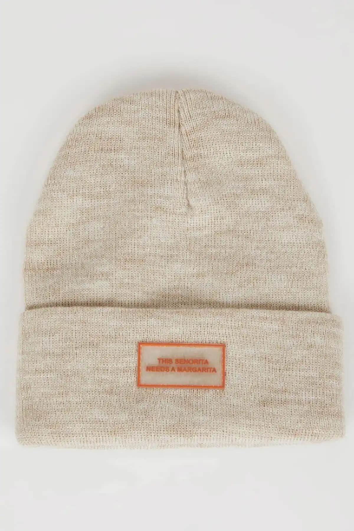 Defacto Kadın Dokuma Etiketli Triko Bere - Şık ve Sıcak Kış Aksesuarı