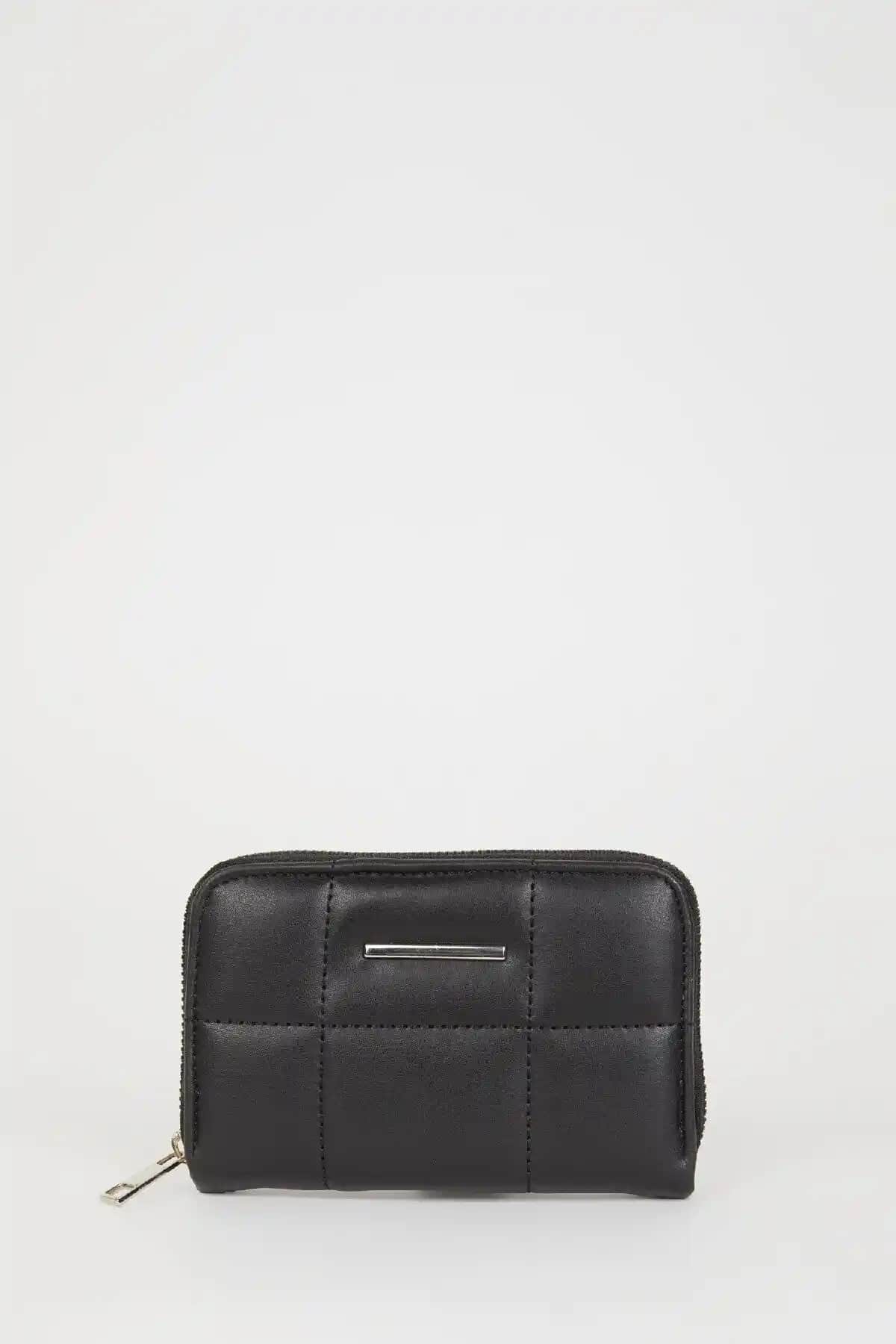 DeFacto Kadın Suni Deri Cüzdan: Şıklık ve Kullanışlılık Sunan Modern Tasarım