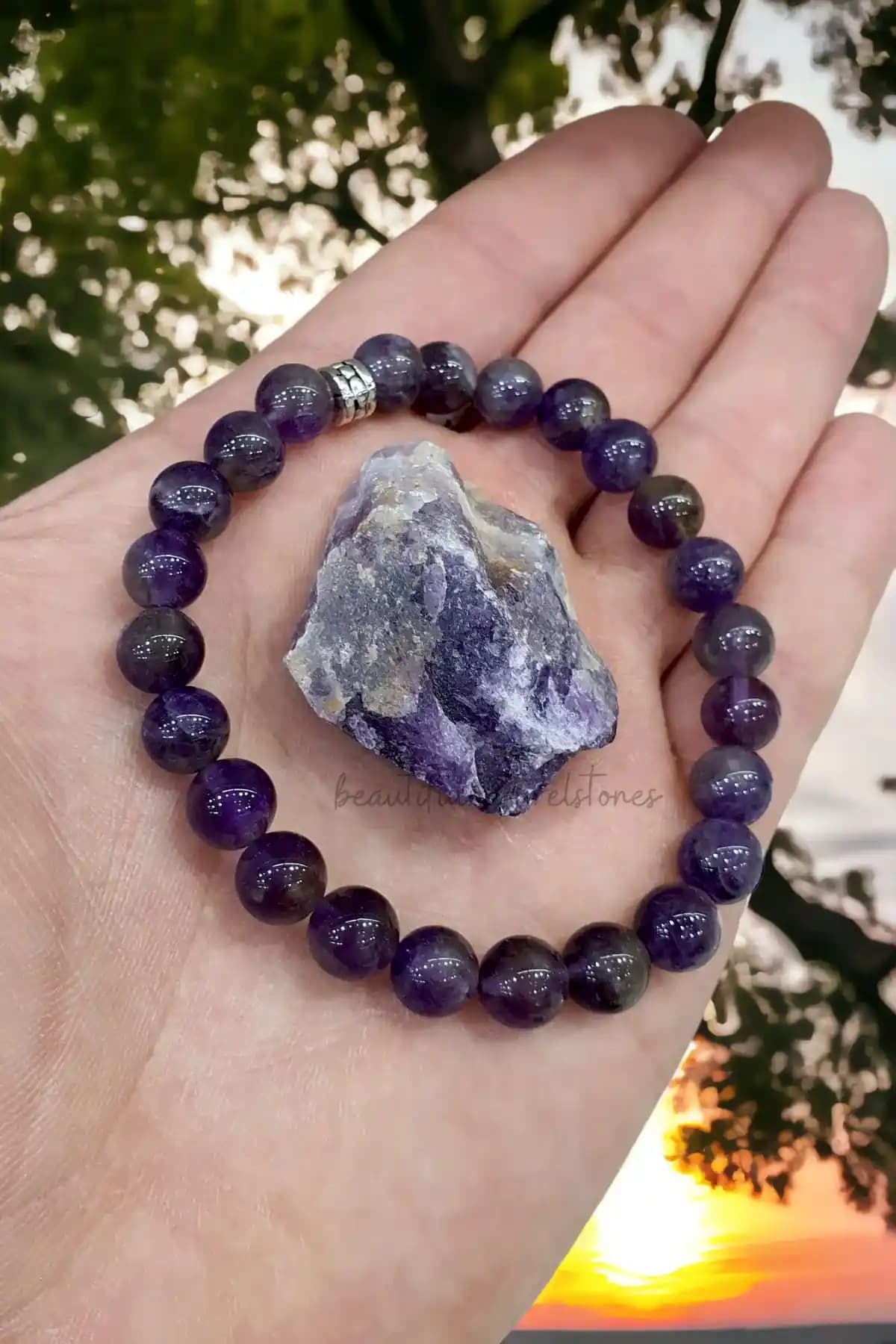 Doğal Ametist Taşlı Bileklik: Estetik ve Enerji Dengeleyici Takı Seçenekleri