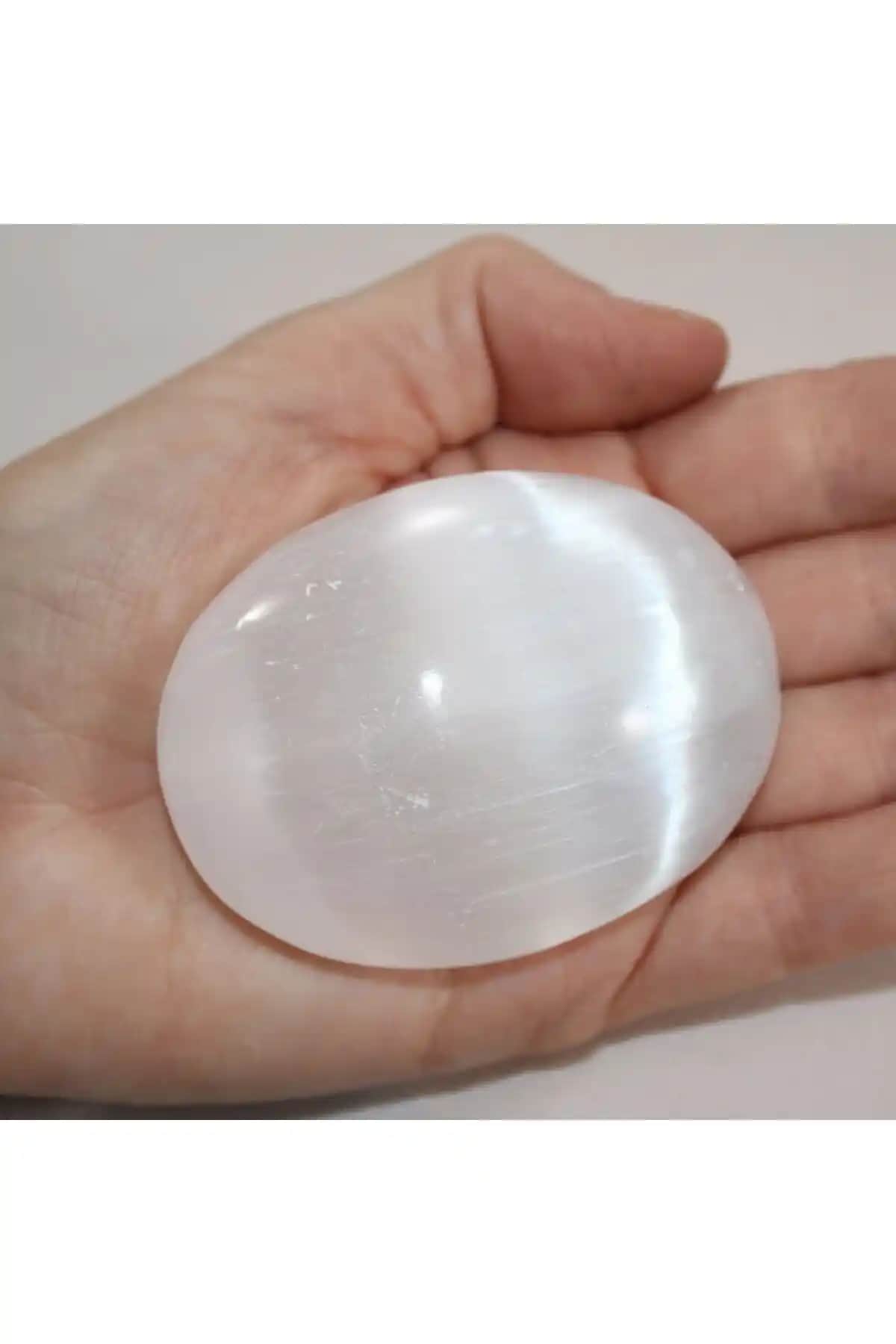 Doğal Selenit Taşı Aksesuarı: Şıklık ve Spiritüel Faydalarıyla Öne Çıkan Doğal Taş