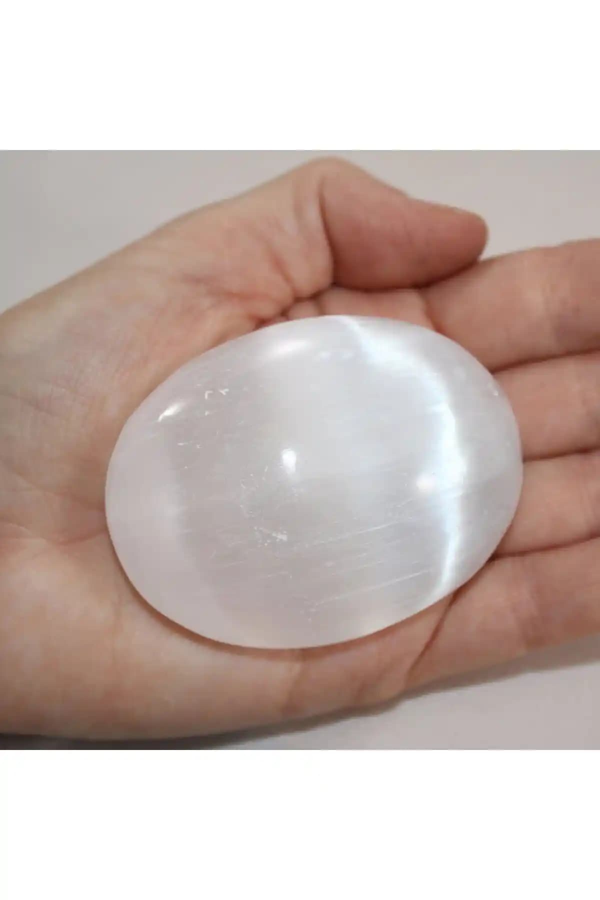 Doğal Selenit Taşı Aksesuarı: Şıklık ve Spiritüel Faydalarıyla Öne Çıkan Doğal Taş