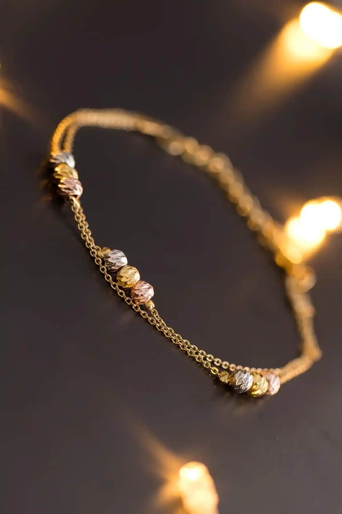 Dorika Tasarım Bileklik: Modern ve Zarif Altın Renkli Pirinç Takı Özellikleri ve Kullanıcı Yorumları