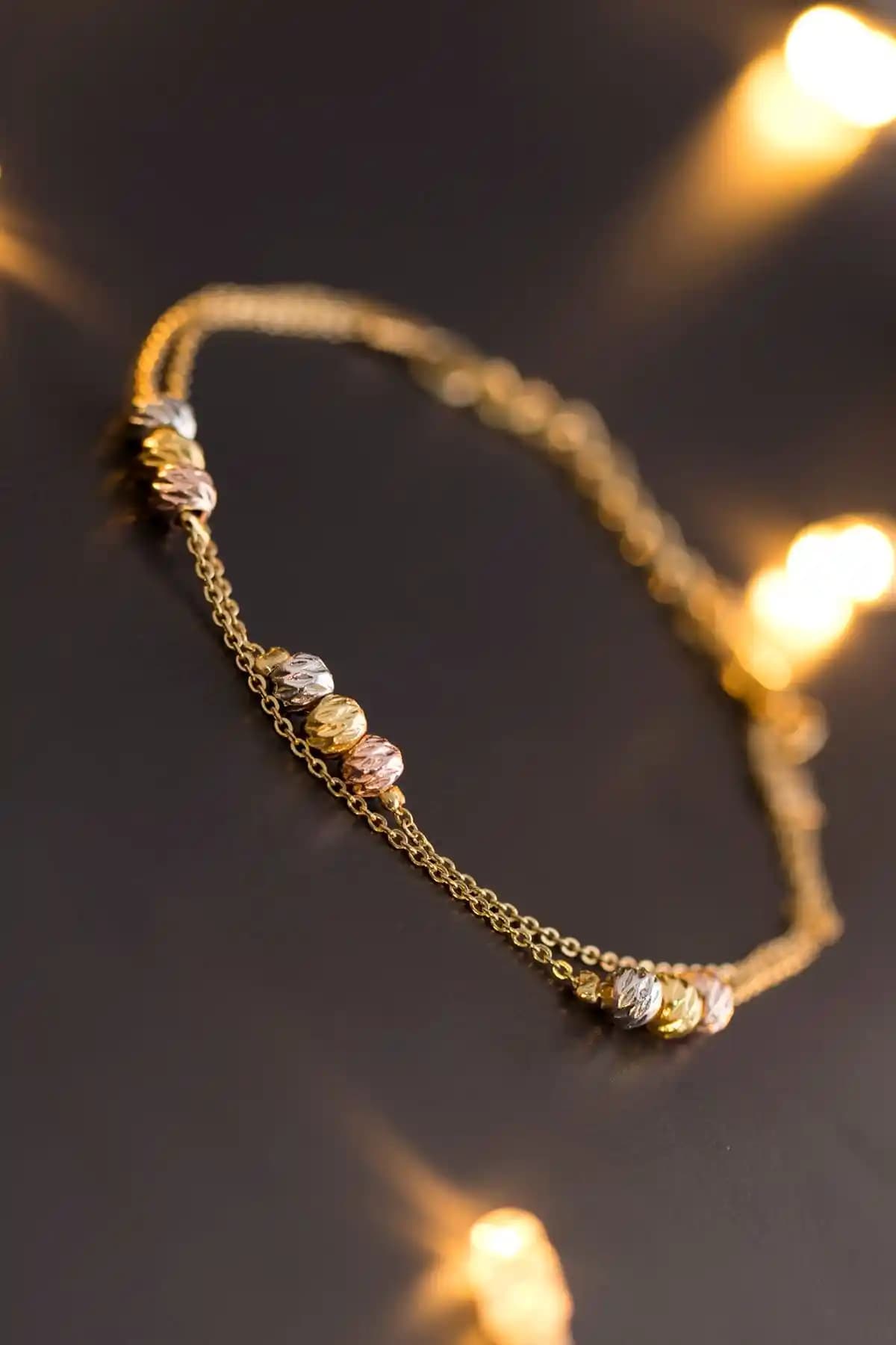 Dorika Tasarım Bileklik: Modern ve Zarif Altın Renkli Pirinç Takı Özellikleri ve Kullanıcı Yorumları