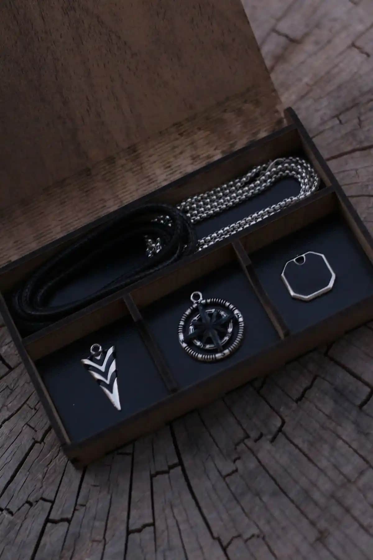 Dükkan Kolye Seti: Şık ve Çok Yönlü Gümüş Kaplama Takı Seçeneği