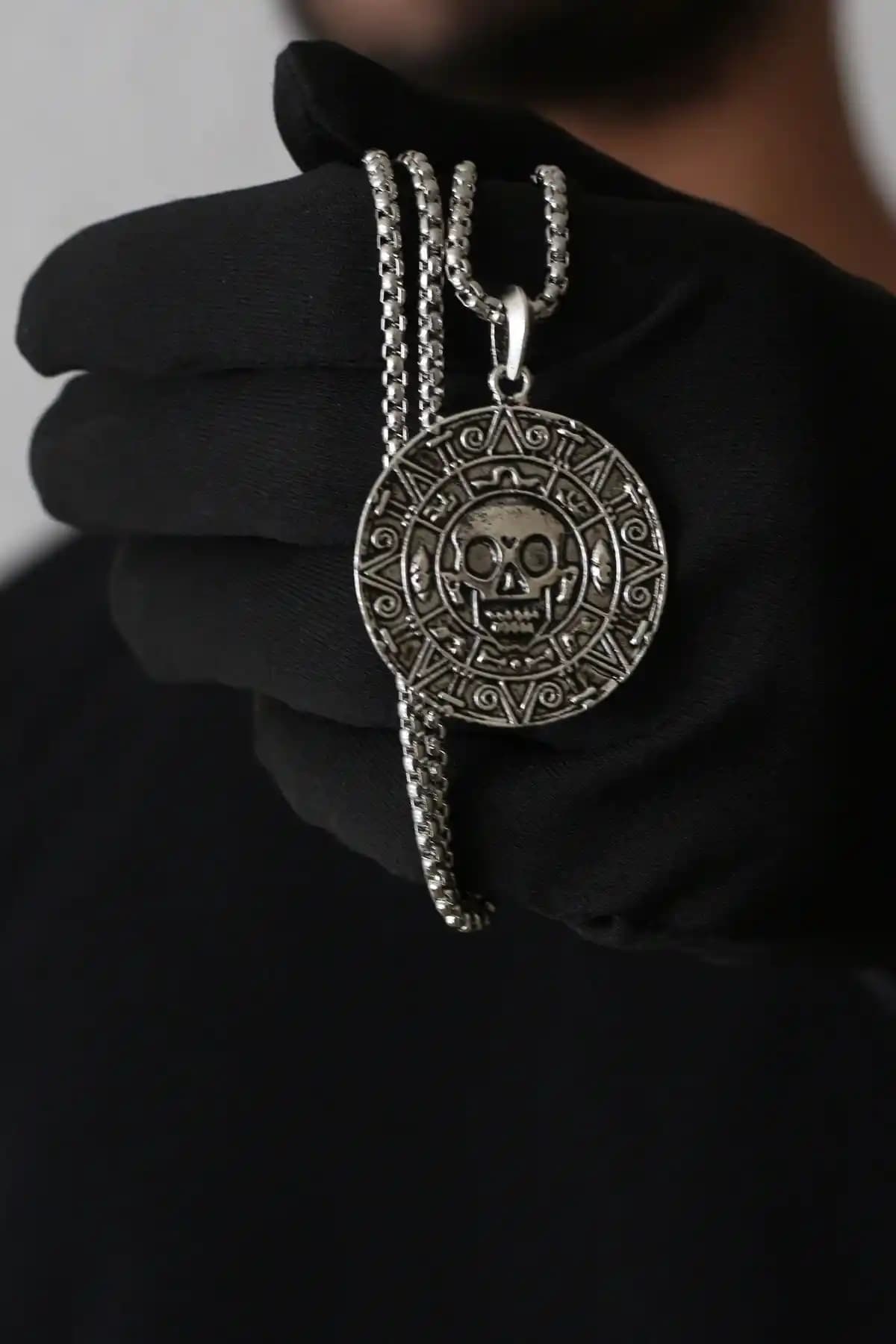 Dukkanka Aztec Karayip Korsanları Madalyon Zincir Kolye - Şık ve Dayanıklı Aksesuar