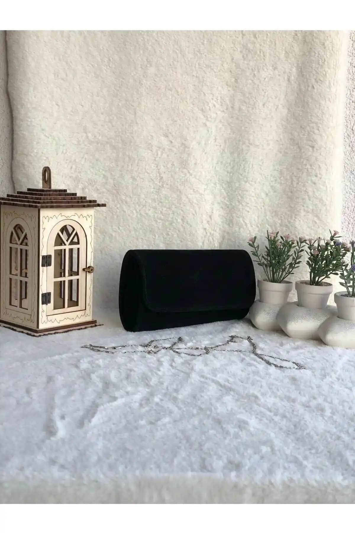 Efnan Store Abiye Çanta ve Rugan Simli Çanta Karşılaştırması: Şıklık ve Kullanım Kolaylığı Analizi