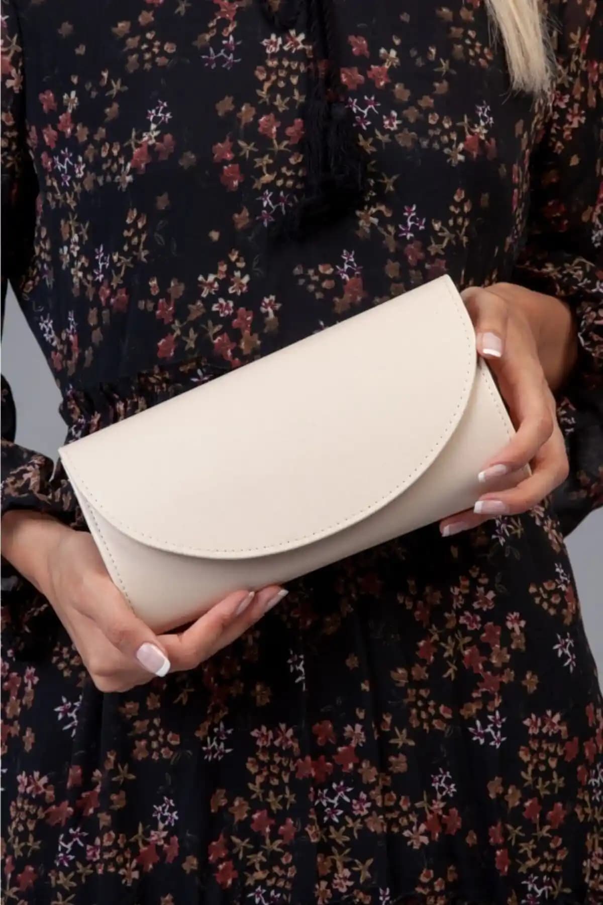 Efnan Store ve WMİLANO Kadın El Çantaları Karşılaştırması: Tasarım ve Kullanım Özellikleri