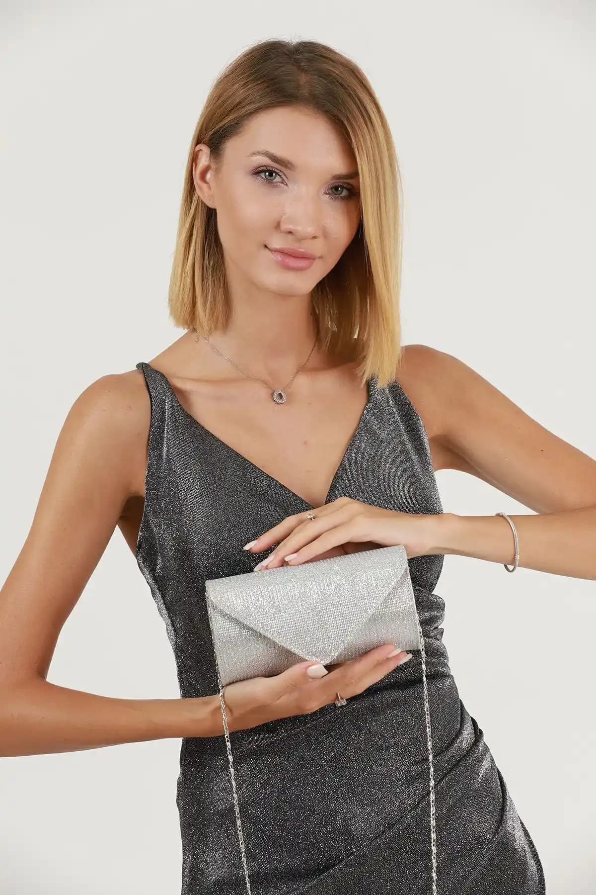 Efnanstore Gümüş Çizgili Çupra Abiye Çanta Portföy Clutch Şık ve Kullanışlı Gece Aksesuarı