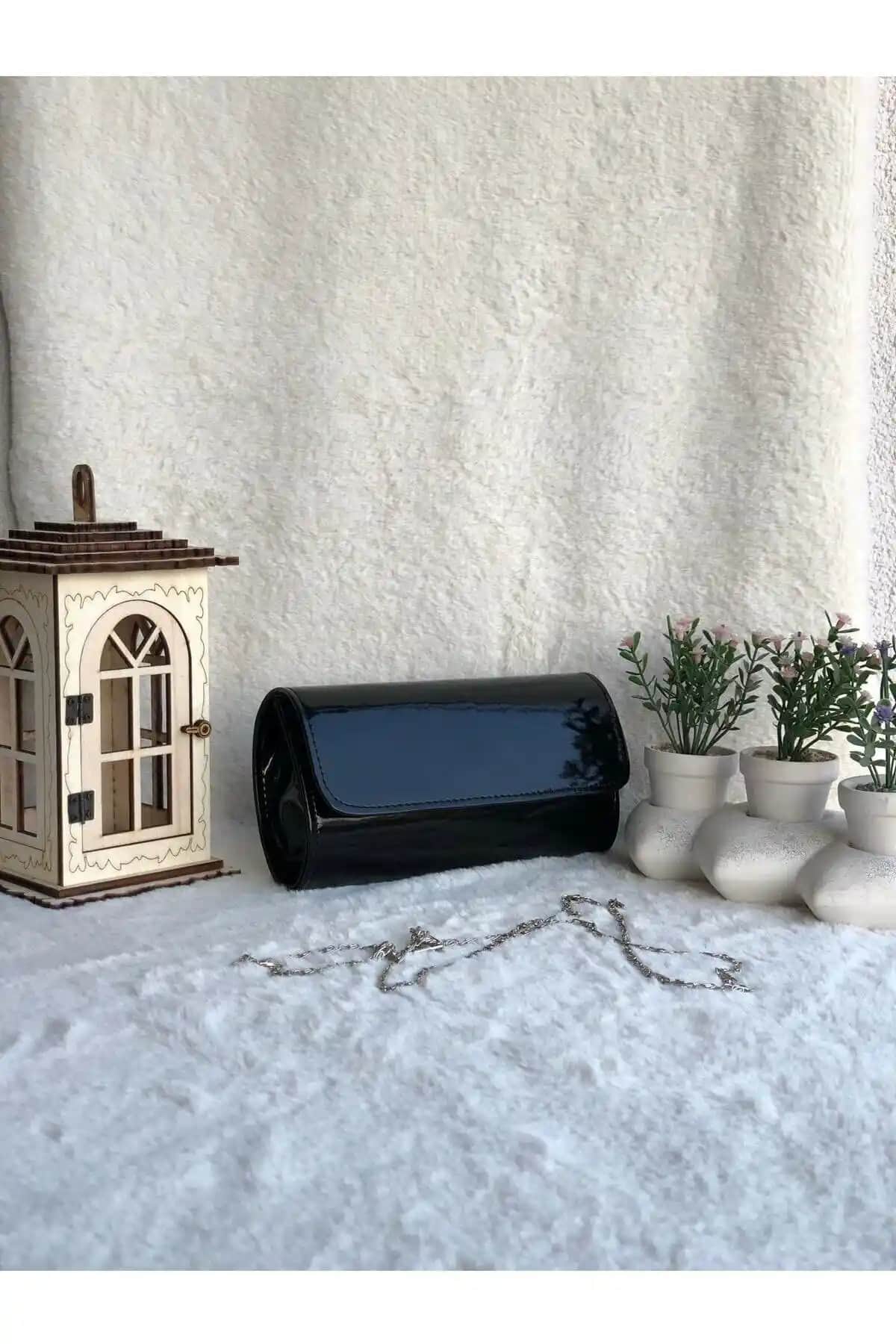 Efnanstore Siyah Rugan Abiye: Şıklık ve Fonksiyonelliğin Mükemmel Buluşması