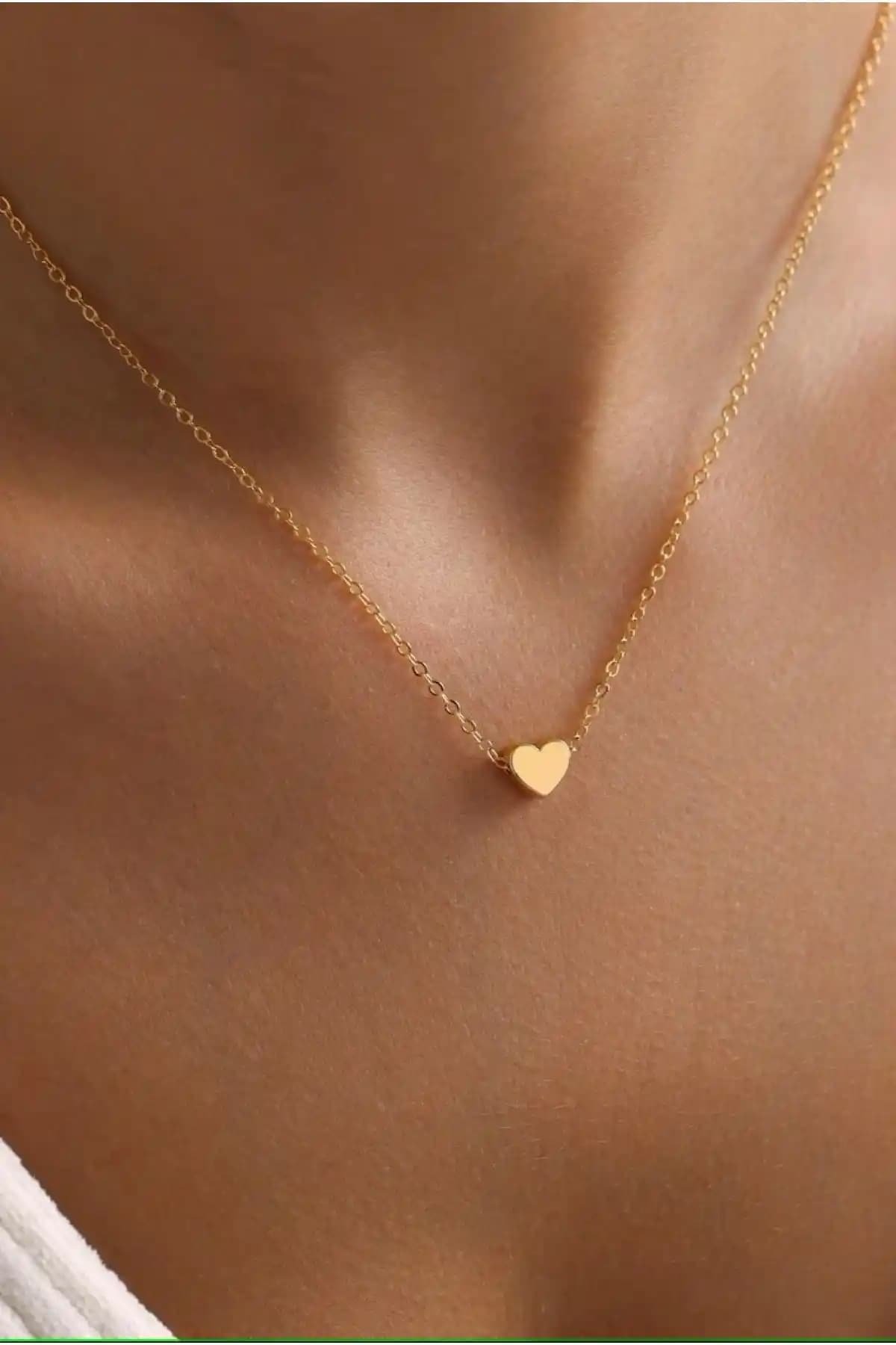 EK Design Gold Paslanmaz Çelik Zincirli Minimal Kalpli Kolye: Şıklık ve Dayanıklılık Bir Arada