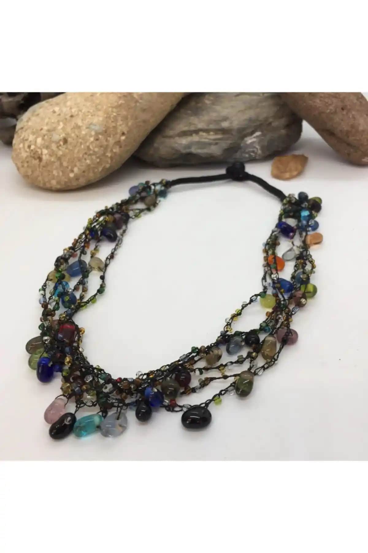 El Yapımı Etnik Renkli Cam Boncuk Kolye - Doğal Taş ve Akrilik Malzeme ile Şık Tasarım