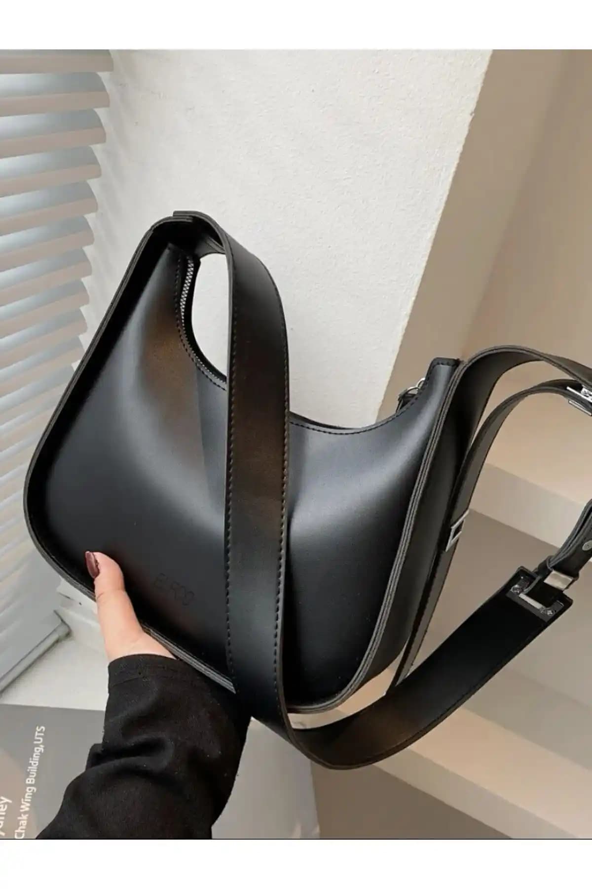 ELFCO Siyah Yumuşak Deri El ve Omuz Çantası - Şıklık ve Fonksiyonellik Bir Arada