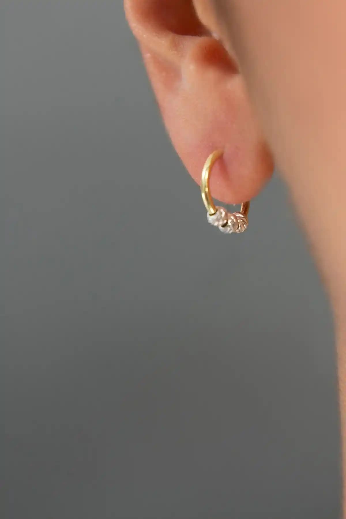 Elika Silver Kadın Dorika Top Detaylı Halka Model Gümüş Küpe Şık ve Zarif Tasarım