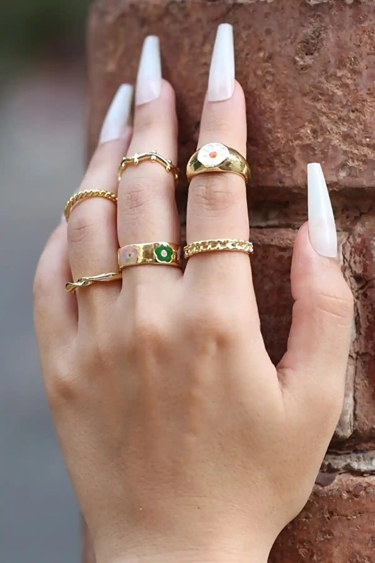 Ervalina 6'lı Set Yüzük: Zarif ve Dayanıklı Altın Renkli Takı Seçeneği