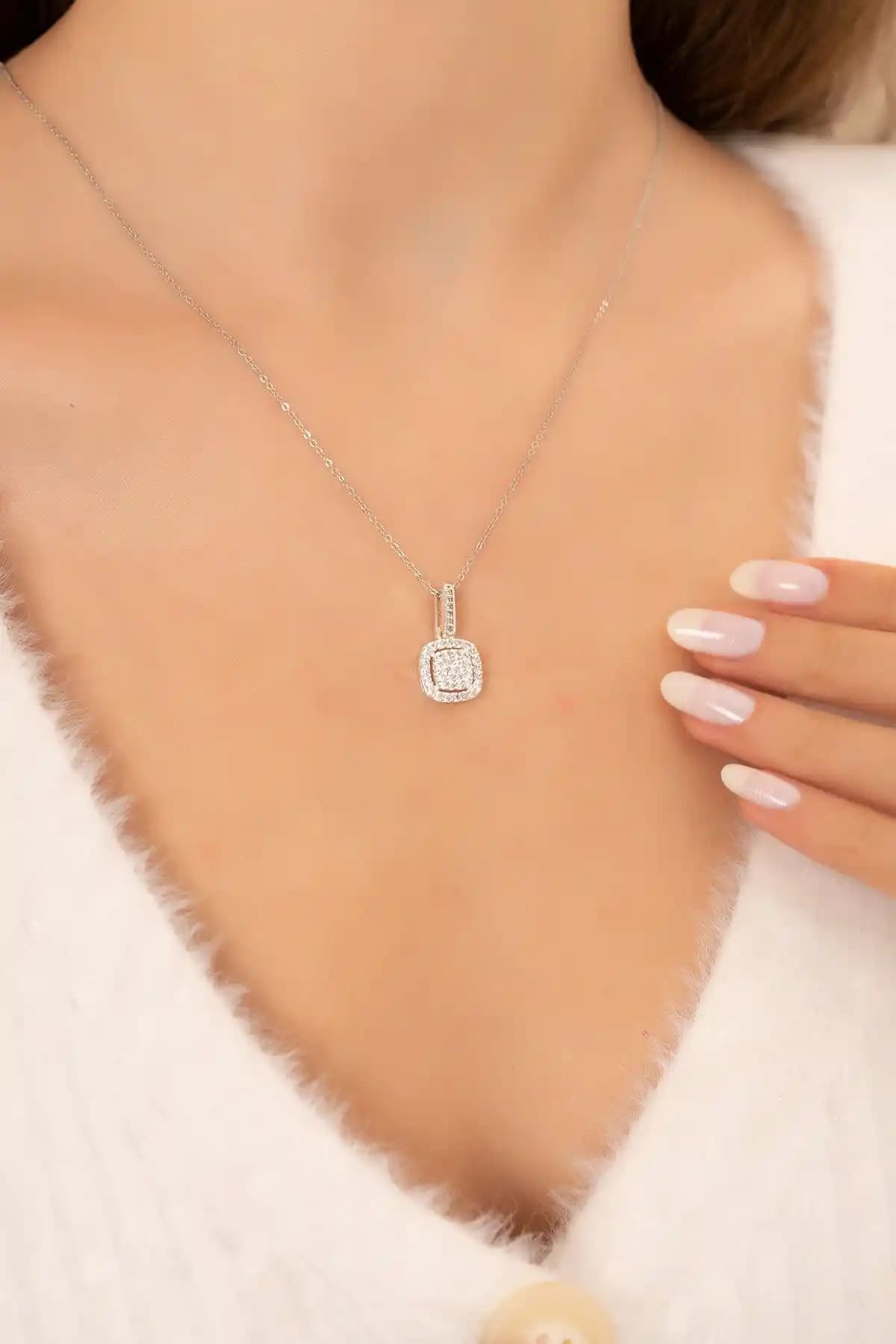 Eva Jewelry Gümüş Kaplama Zirkon Detaylı Modern Kadın Kolye 45 cm Uzunlukta