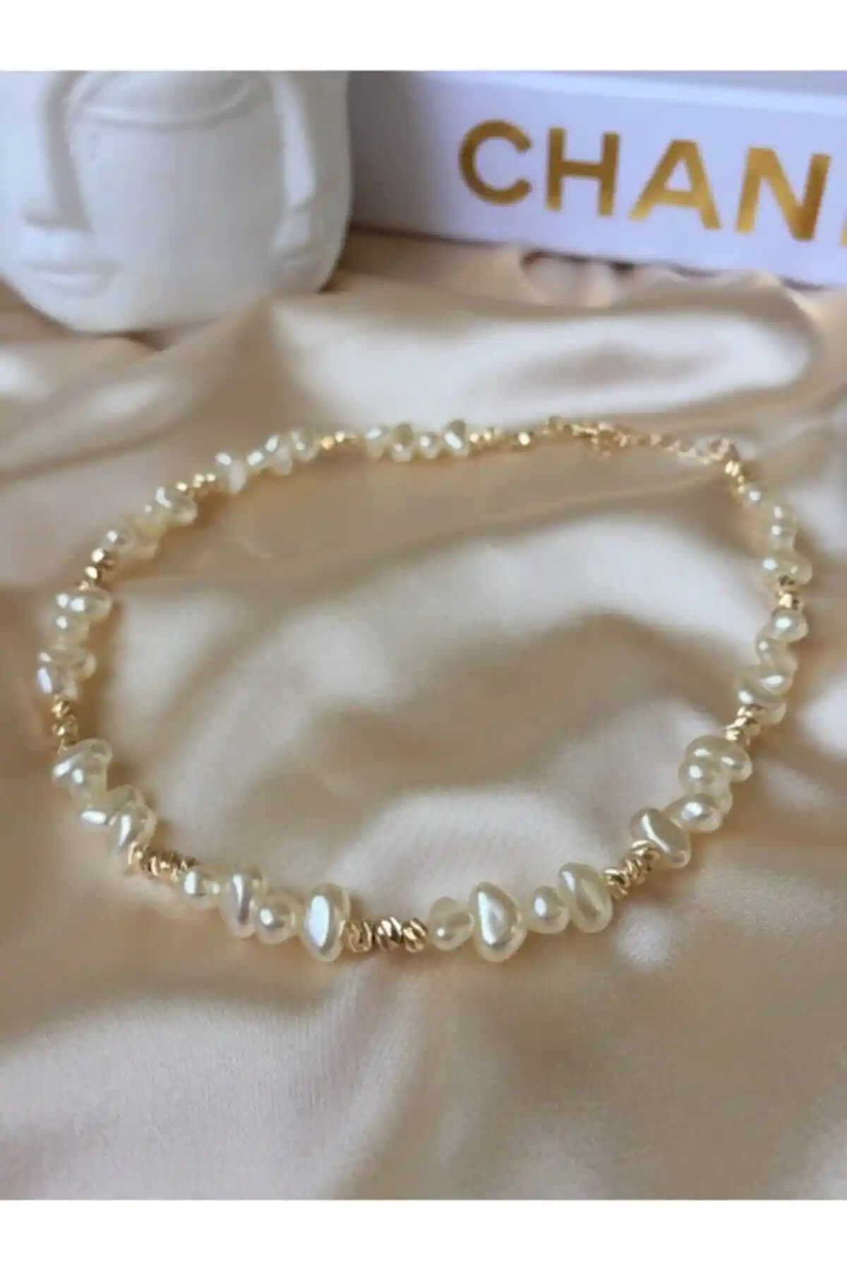 Everglow Jewelry Kadınlar İçin Zarif Barok İnci Choker Kolye Tasarımı ve Özellikleri