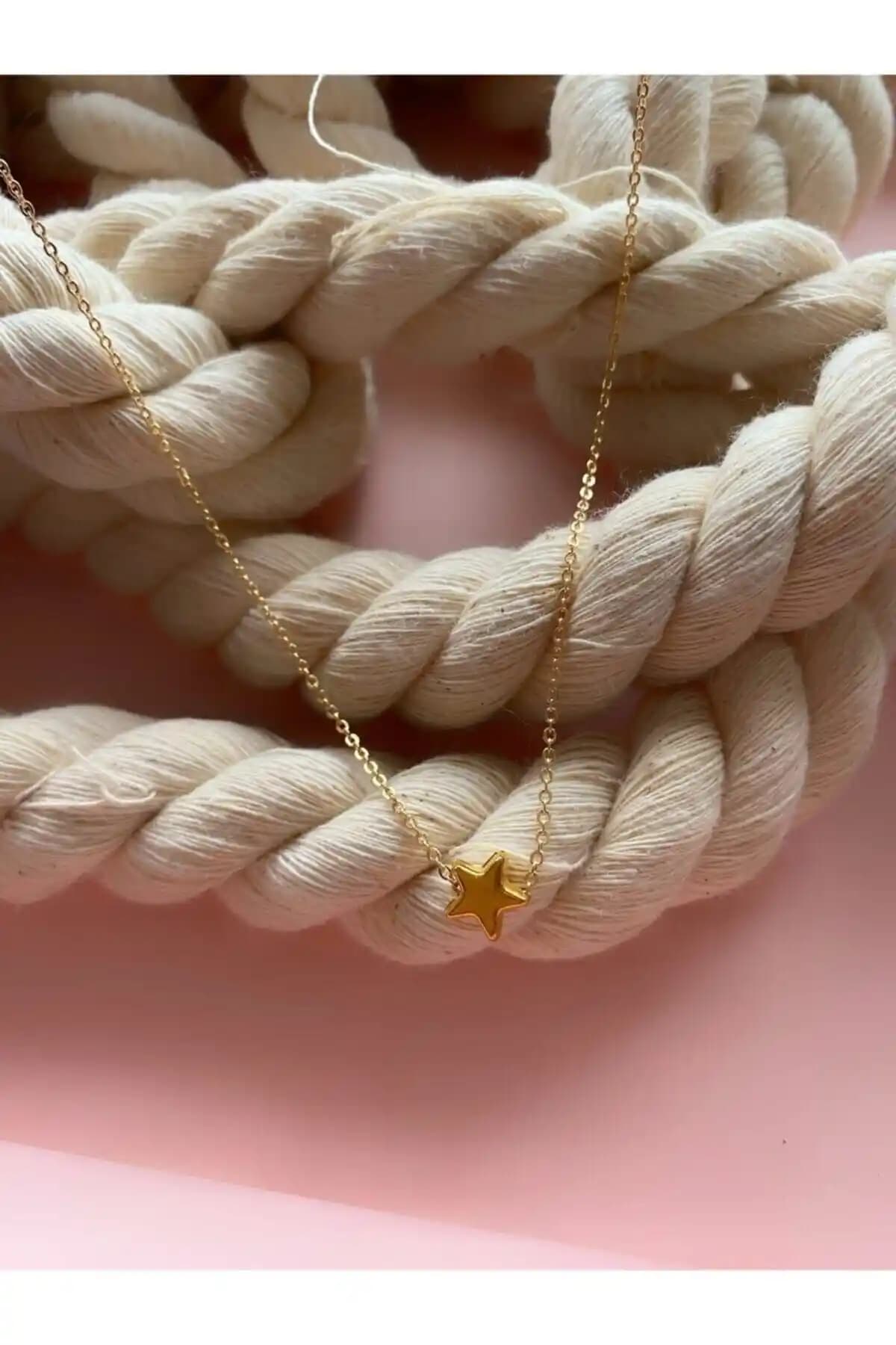 Everglow Minimal Yılz Kolye: Zarif ve Modern Tasarımıyla Günlük Kullanım İçin Uygun