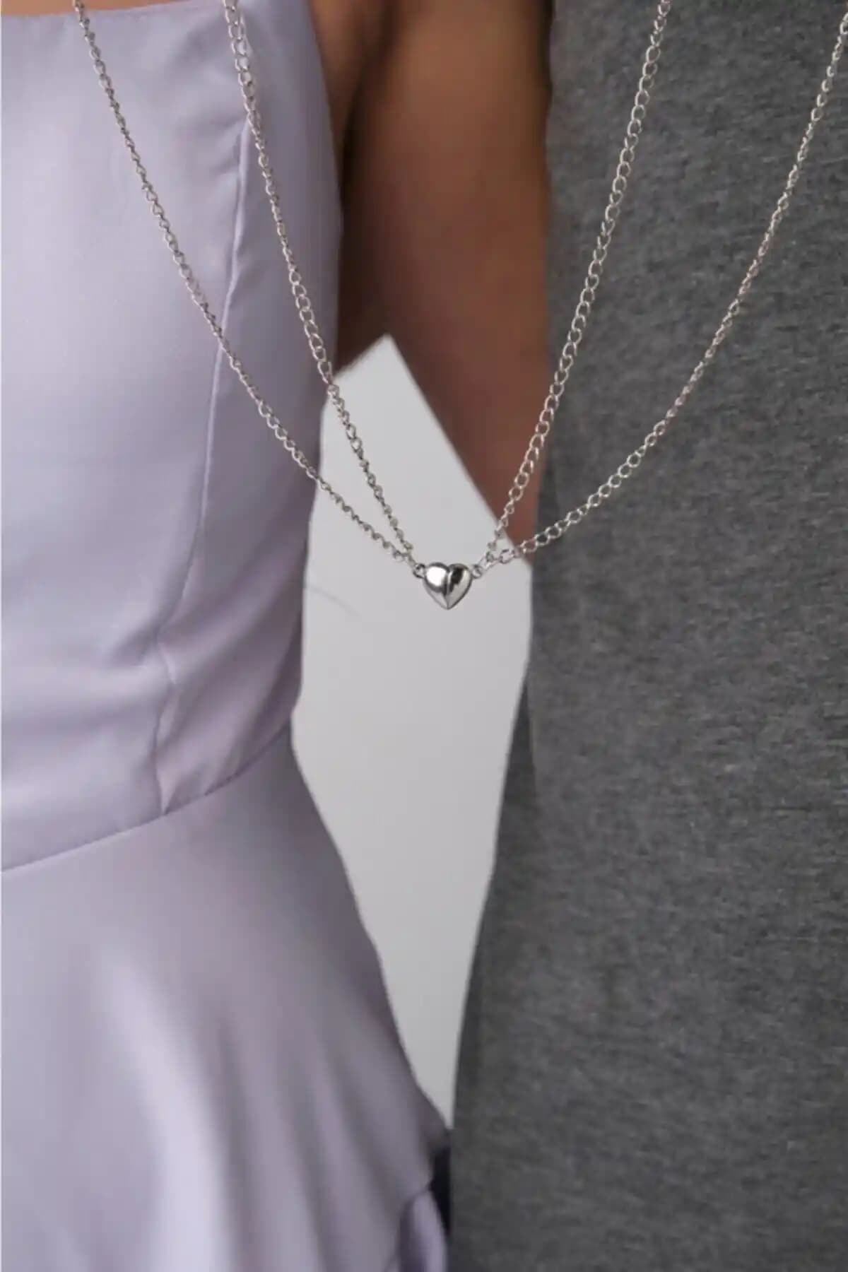 Fullcontrol Mıknatıslı Çift Kalpli Sevgili Kolyesi: Zarif ve Modern Aşk Sembolü