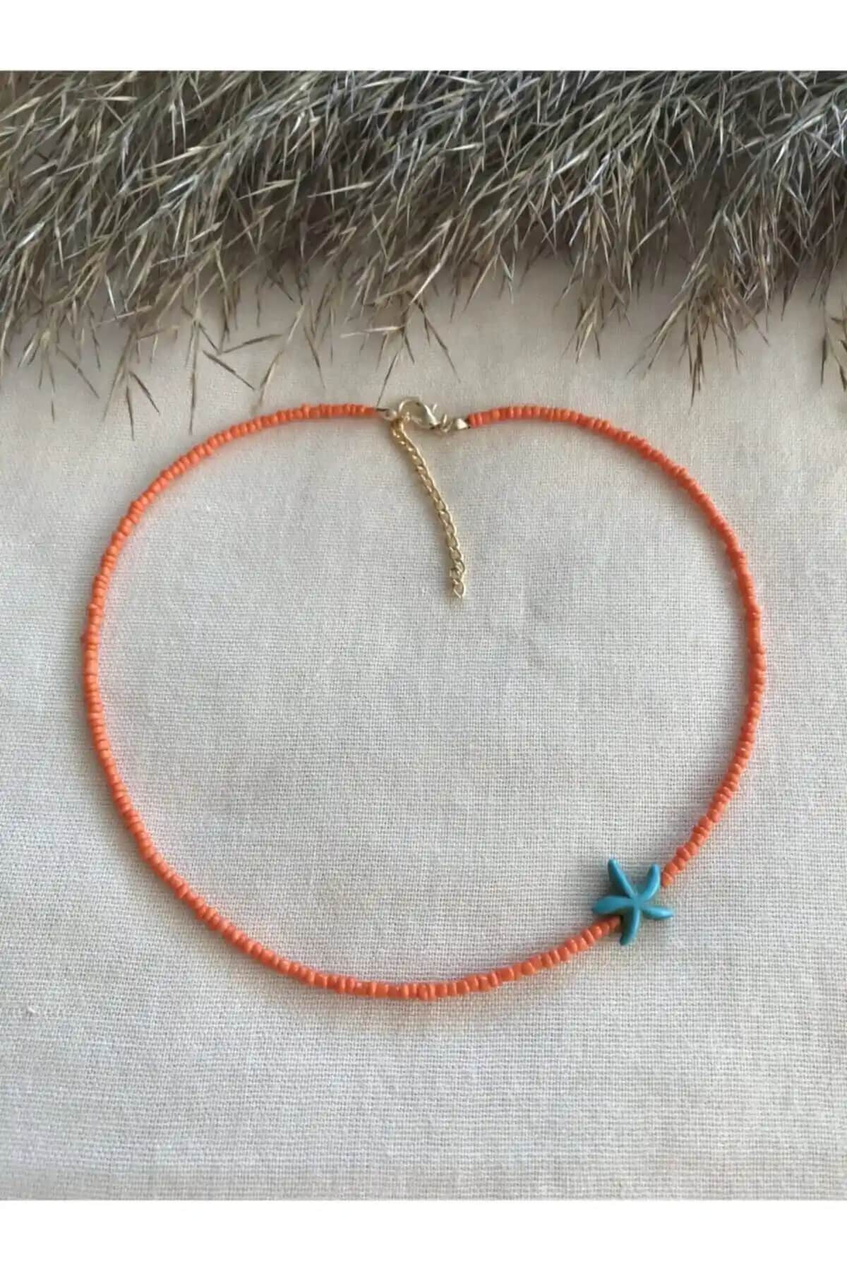 Fullcontrol Turuncu Boncuk ve Mavi Deniz Yılzı Uçlu Kolye: Renkli ve Enerjik Tasarım