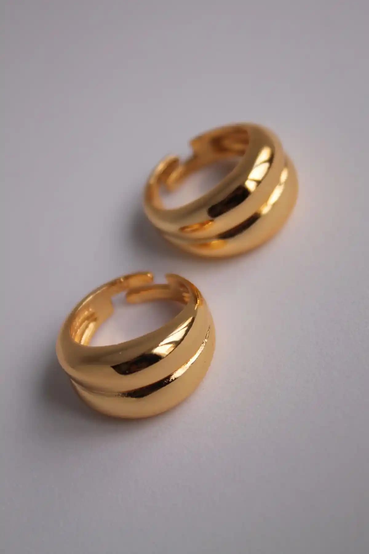 Genel Markalar Çift Bombeli Gold Yüzük: Modern ve Dayanıklı Takı Tasarımı