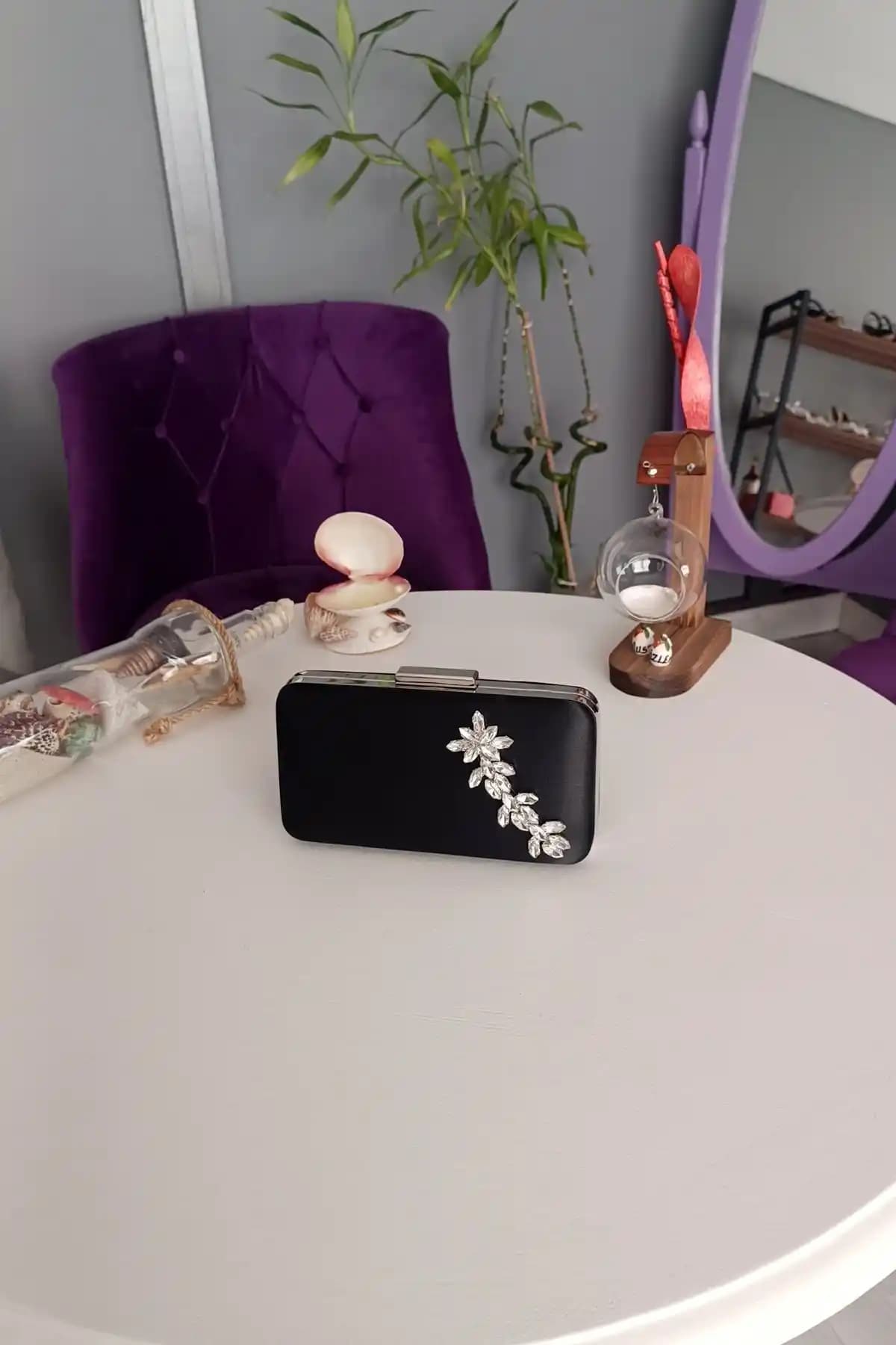 Genel Markalar Siyah Saten Abiye Yıl<dı>z Taşlı Portföy Kutu Çanta Özellikleri ve Kullanım İpuçları