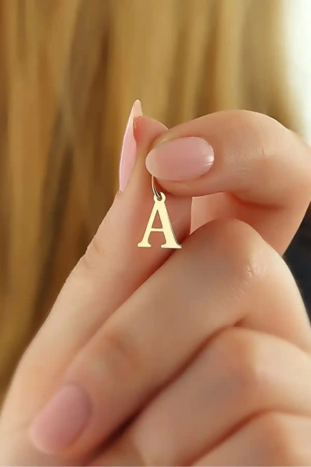 Glorria Altın A Harfi Kolye Ucu: Zarif ve Kişisel Anlamlı Takı Seçenekleri