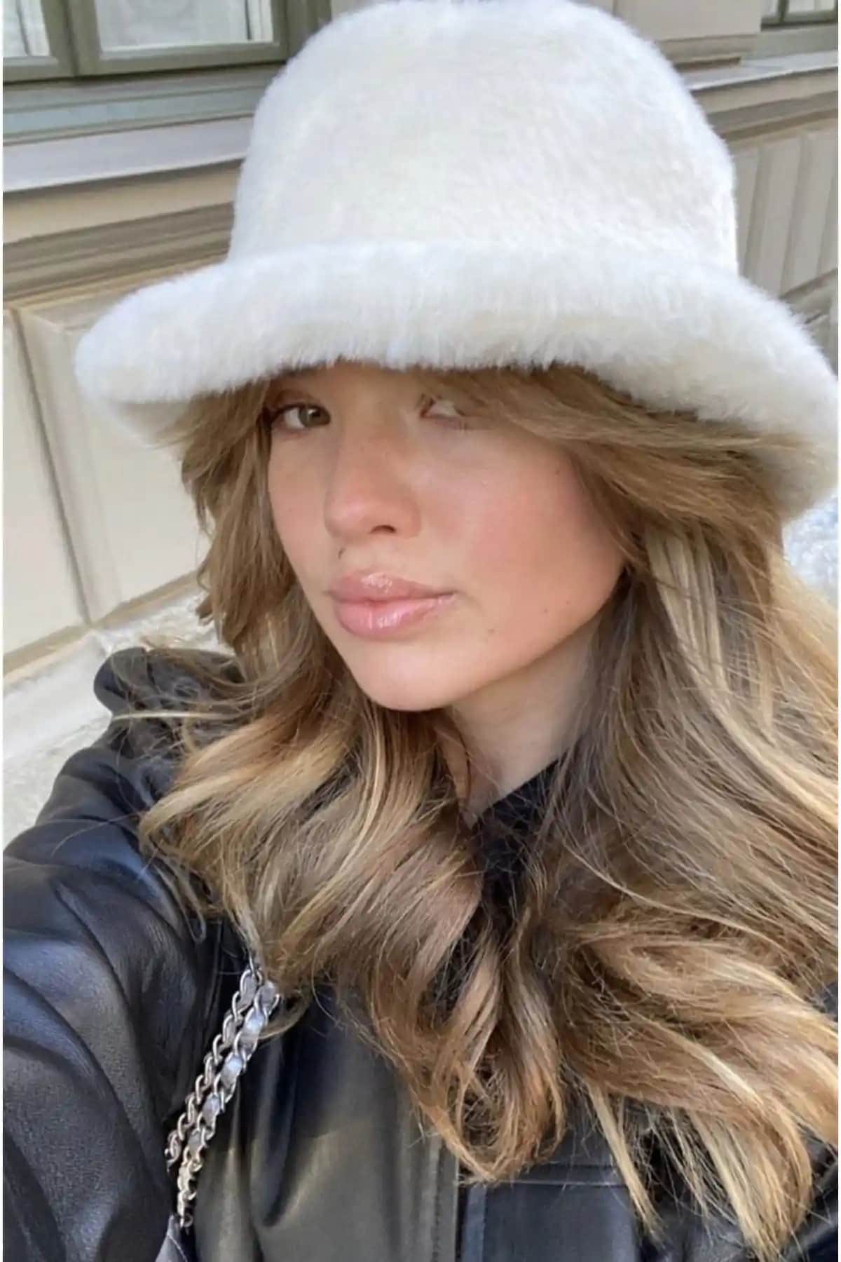 Goldmine ve Saria Moda Peluş Bucket Şapkalar Karşılaştırması: Hangi Şapka Sizin İçin Uygun